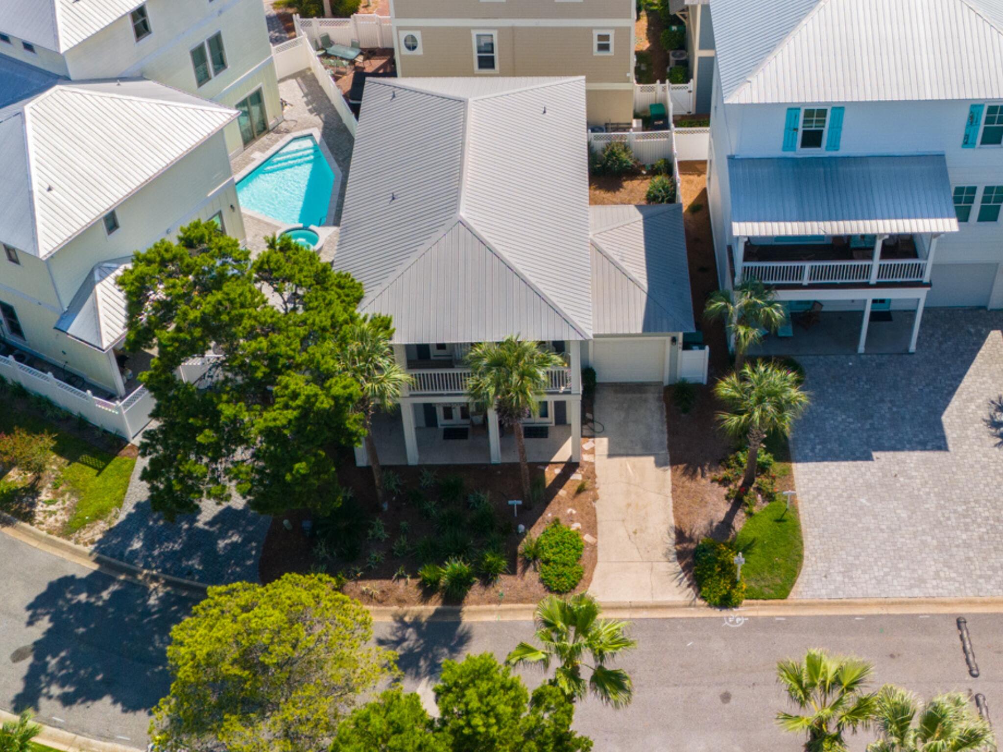 EMERALD WATERS VILLAGE - Residential