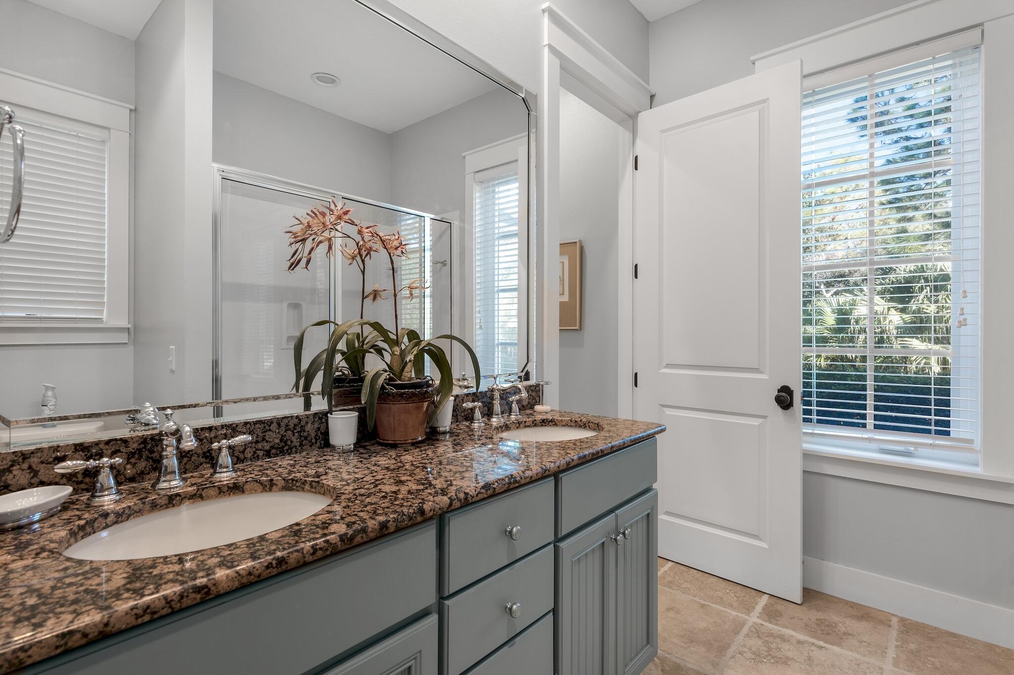 BUNGALOS AT SANDESTIN - Residential