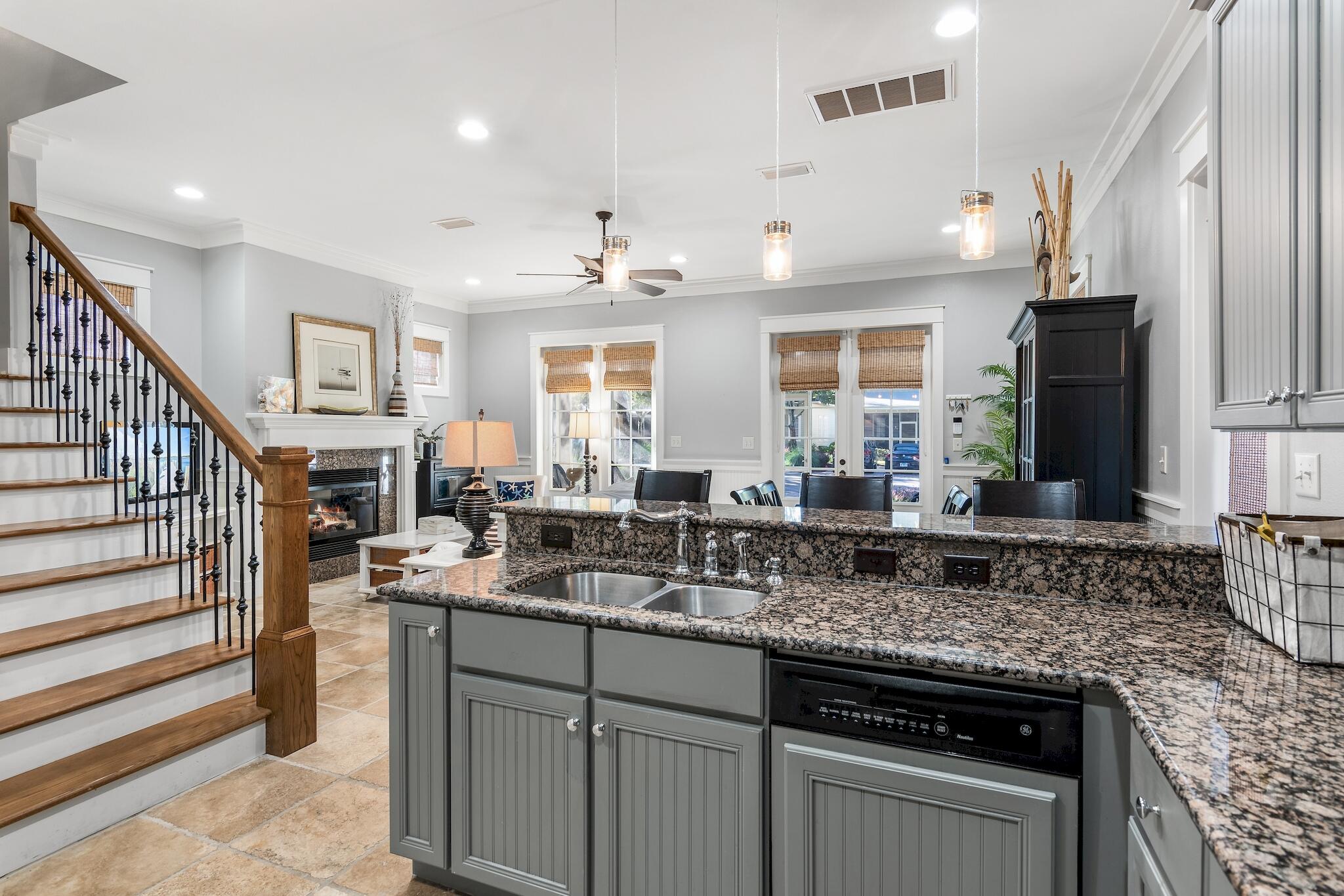 BUNGALOS AT SANDESTIN - Residential