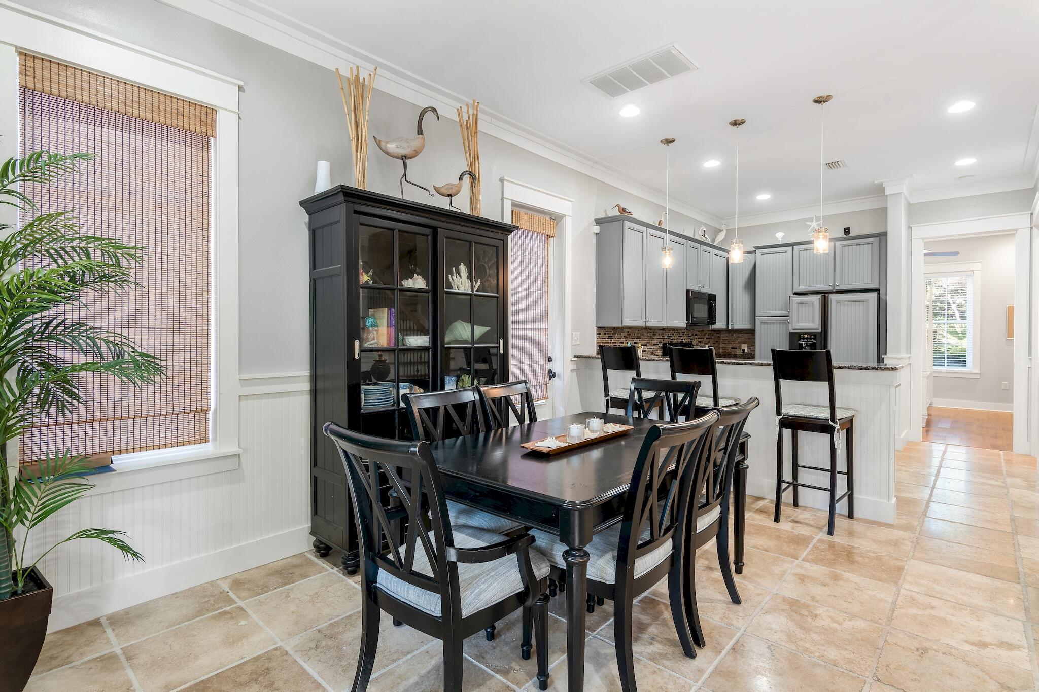 BUNGALOS AT SANDESTIN - Residential