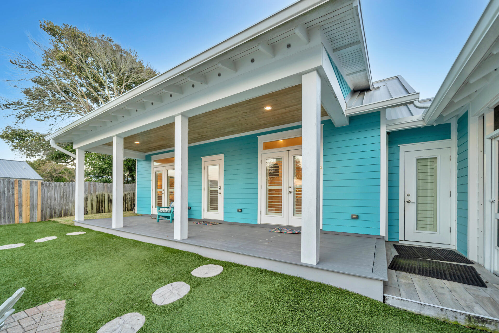 CRYSTAL BEACH - Residential