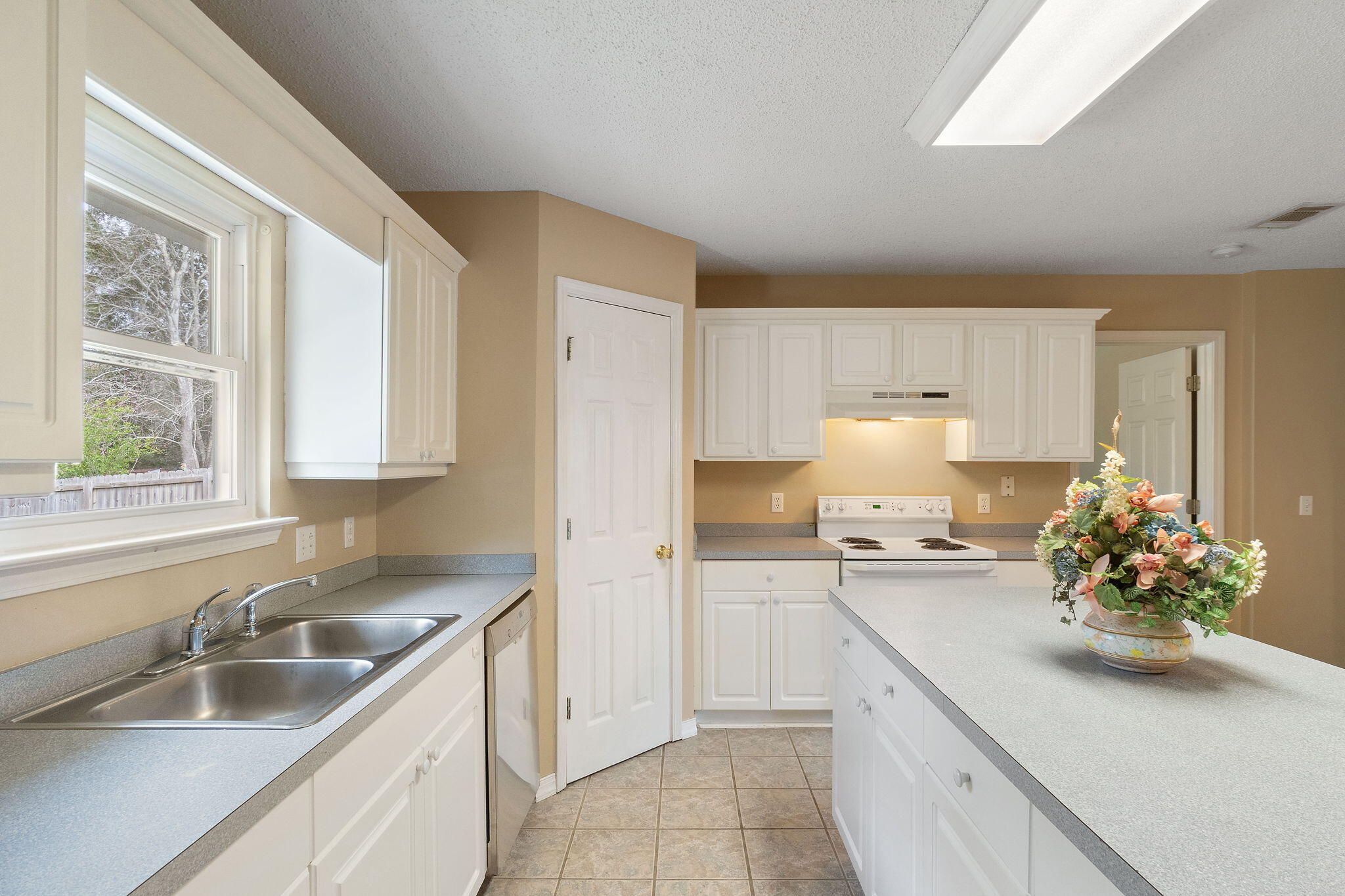 COUNTRY BREEZE ESTATES - Residential