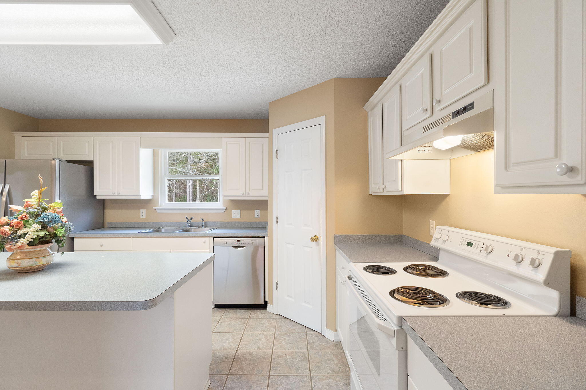 COUNTRY BREEZE ESTATES - Residential