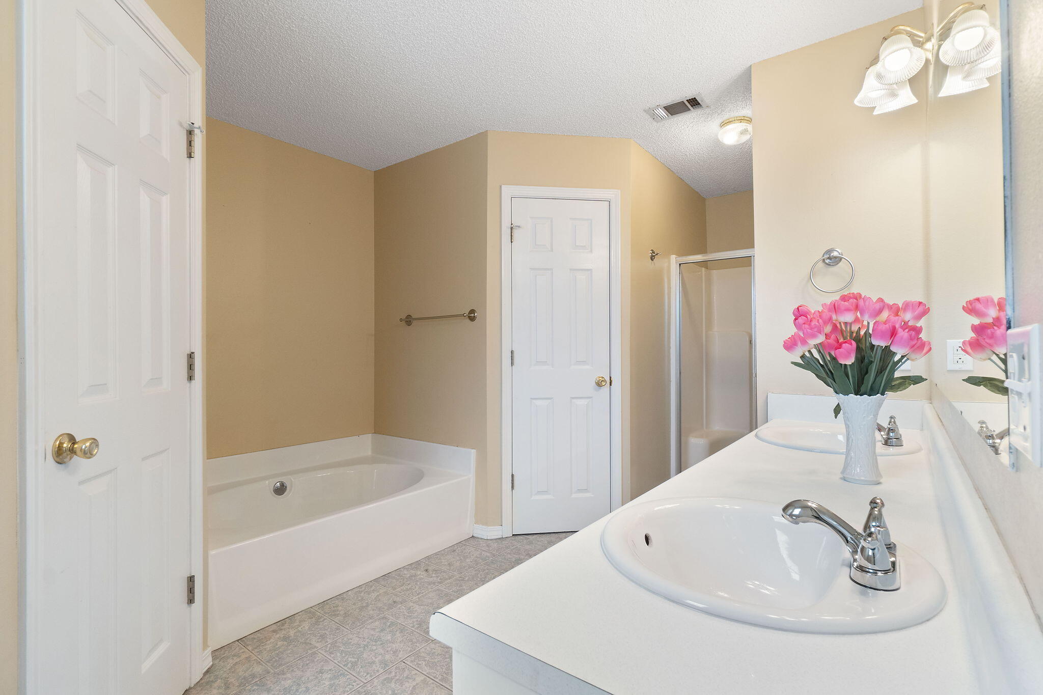 COUNTRY BREEZE ESTATES - Residential