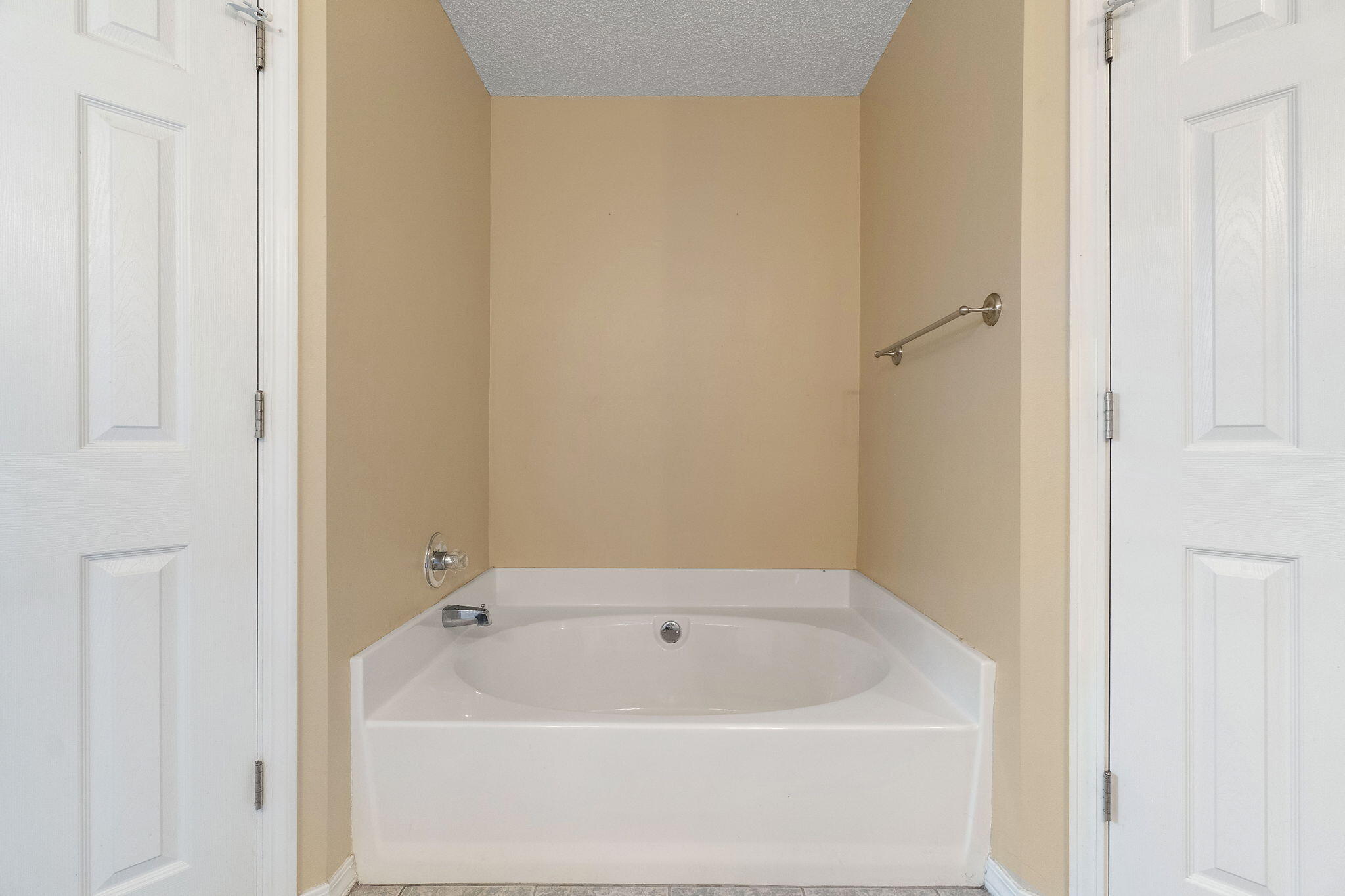 COUNTRY BREEZE ESTATES - Residential