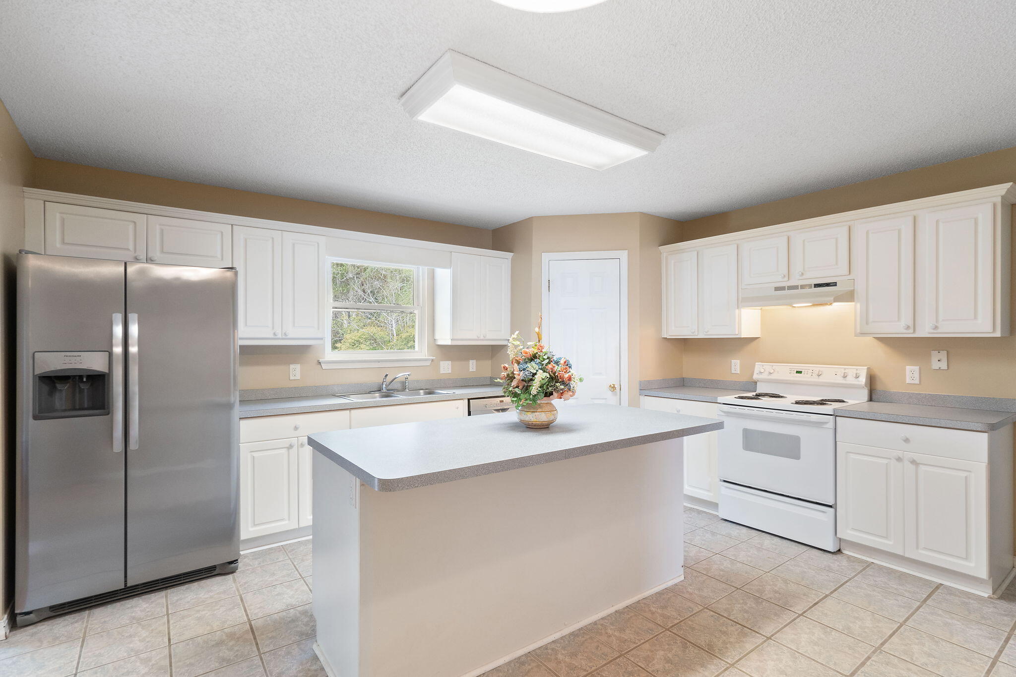 COUNTRY BREEZE ESTATES - Residential