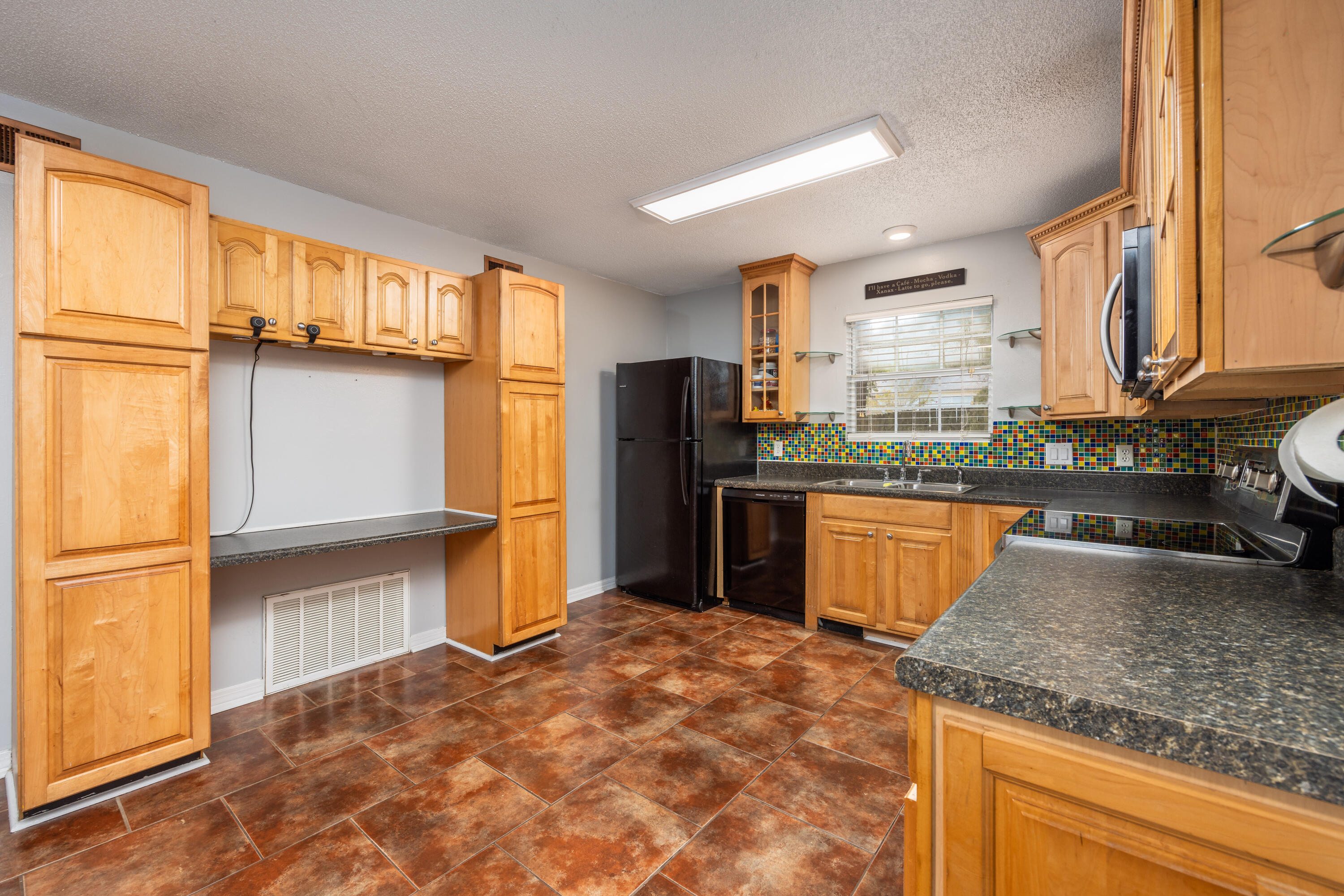 ROLLING HILLS ESTATES - Residential