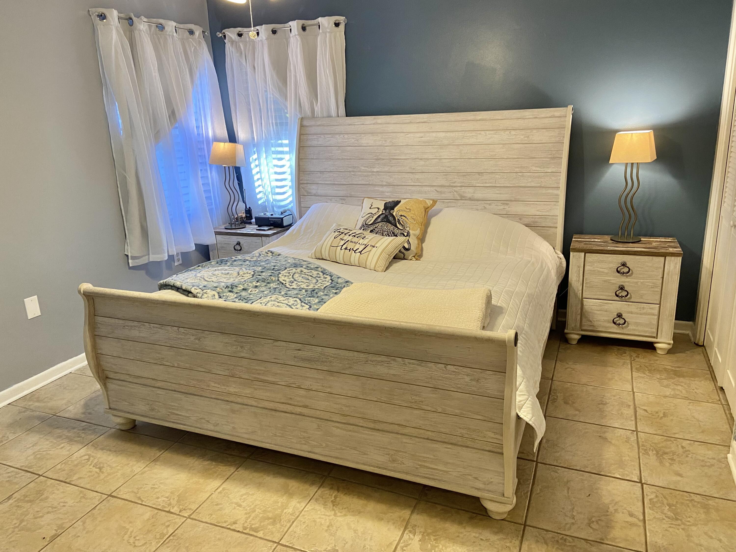 PALM EST UNIT #4 - Residential