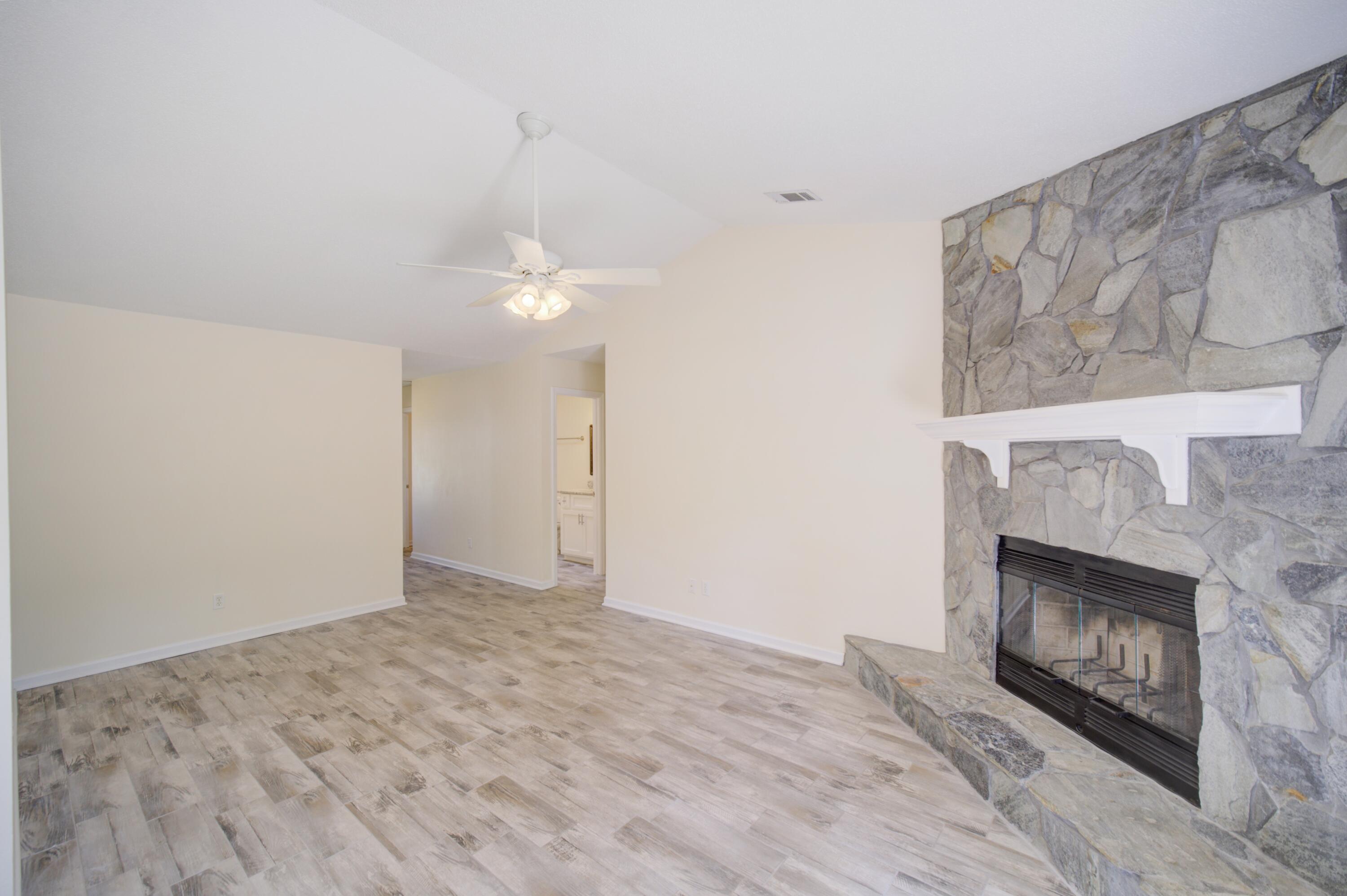 CREEKSIDE 4 - Residential
