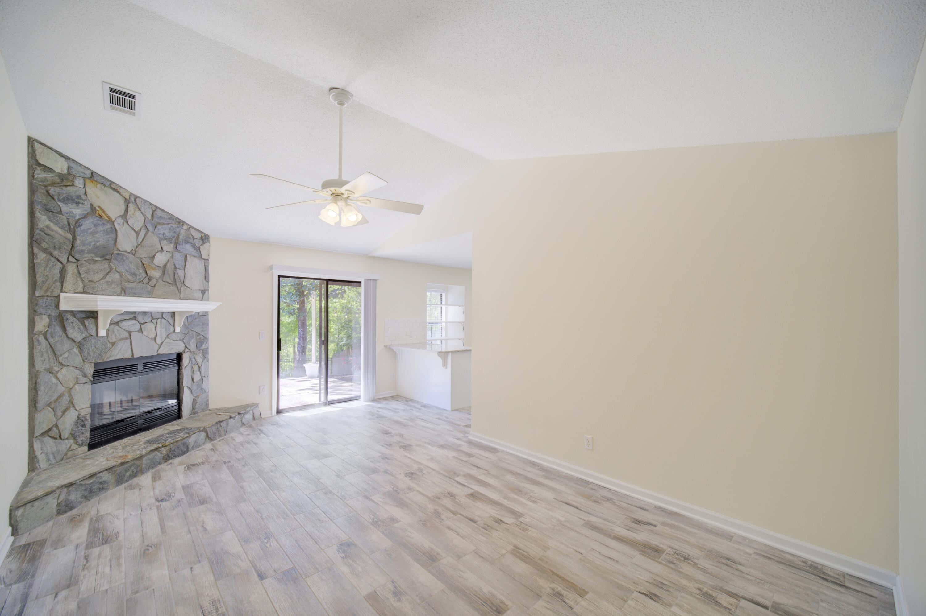 CREEKSIDE 4 - Residential