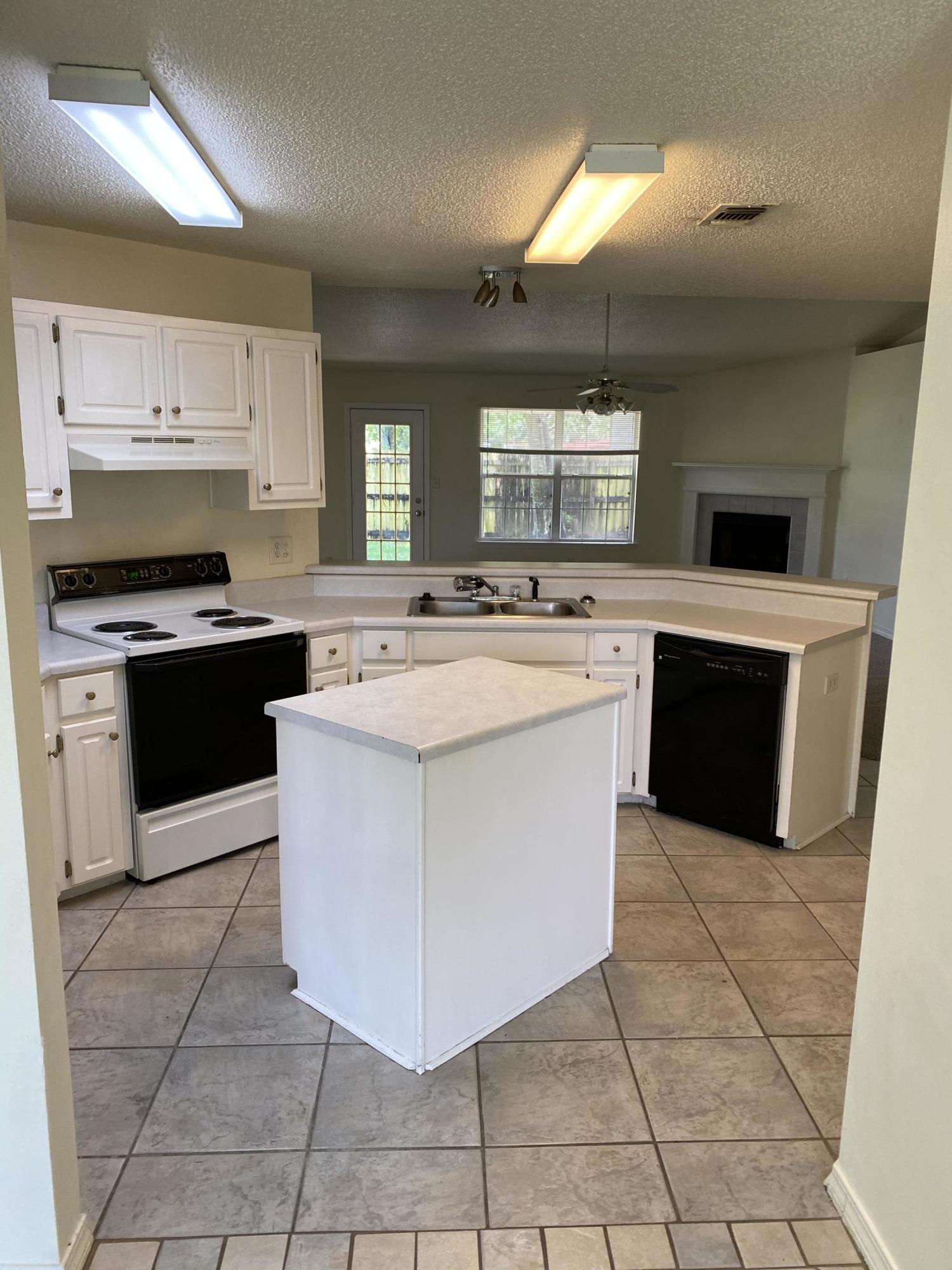 BISCAYNE POINTE/PINE RANCH - Residential