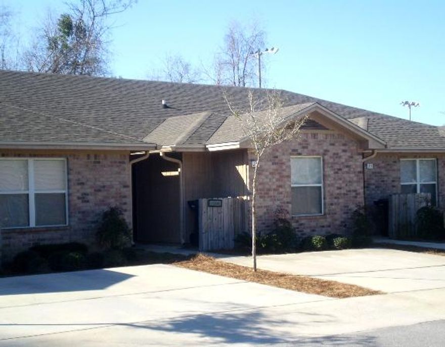 Adorable town-home in the heart of Ft. Walton Beach. Wood floors in Kitchen, living/Dining room & Hallway. Split bedrooms. Inside washer/dryer connections. Yard service provided. Sorry no pets. Available October, 1st!