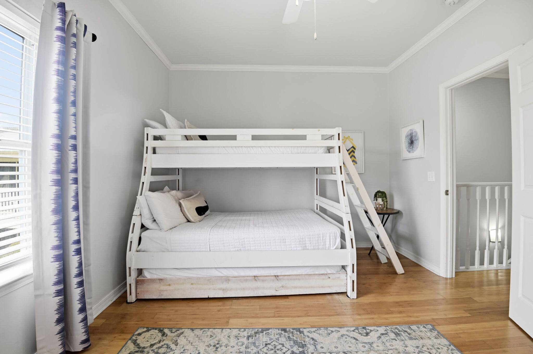 ROYAL SEAESTA - Residential