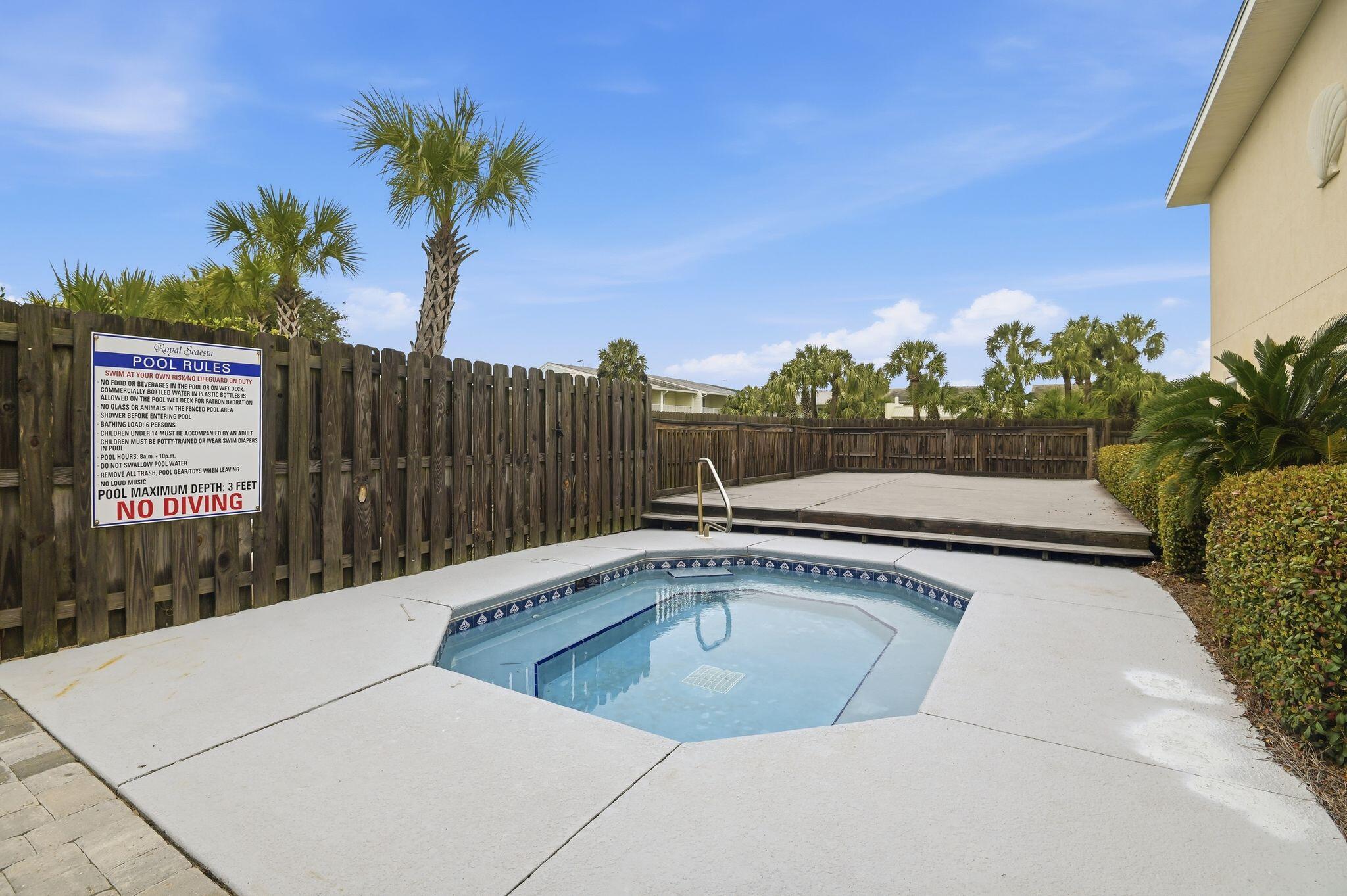 ROYAL SEAESTA - Residential