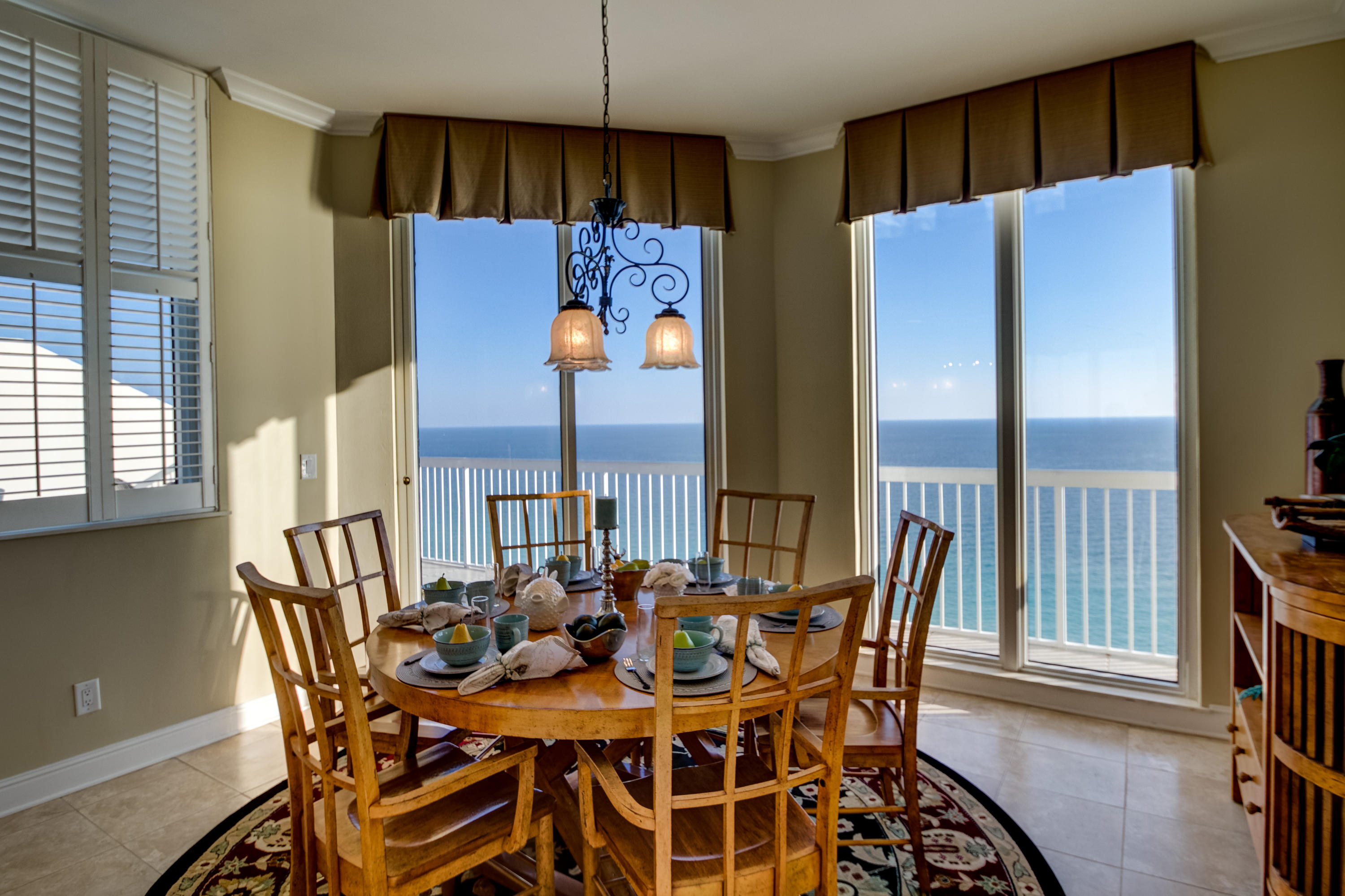 SILVER BEACH TOWERS - Residential