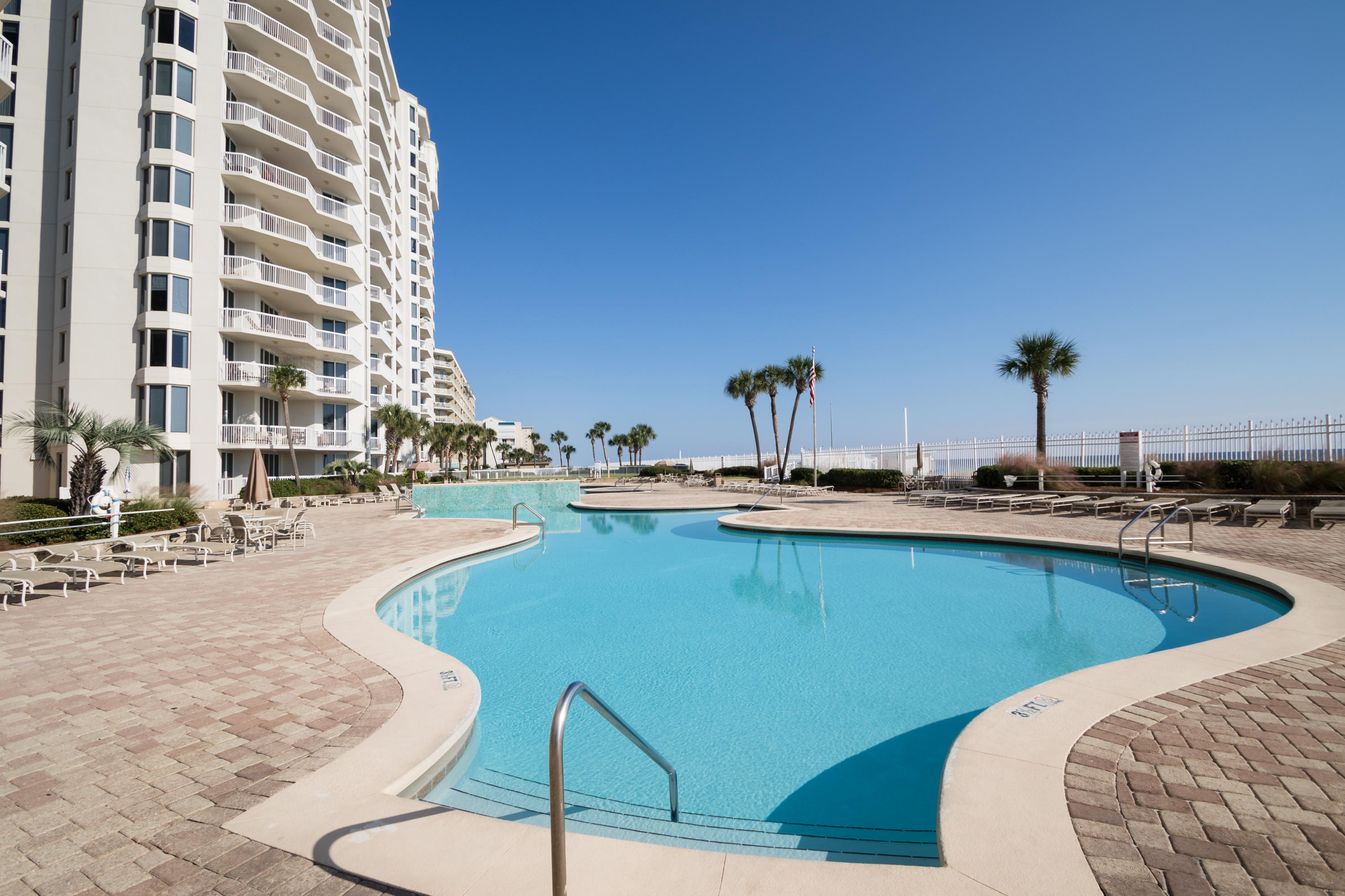 SILVER BEACH TOWERS - Residential