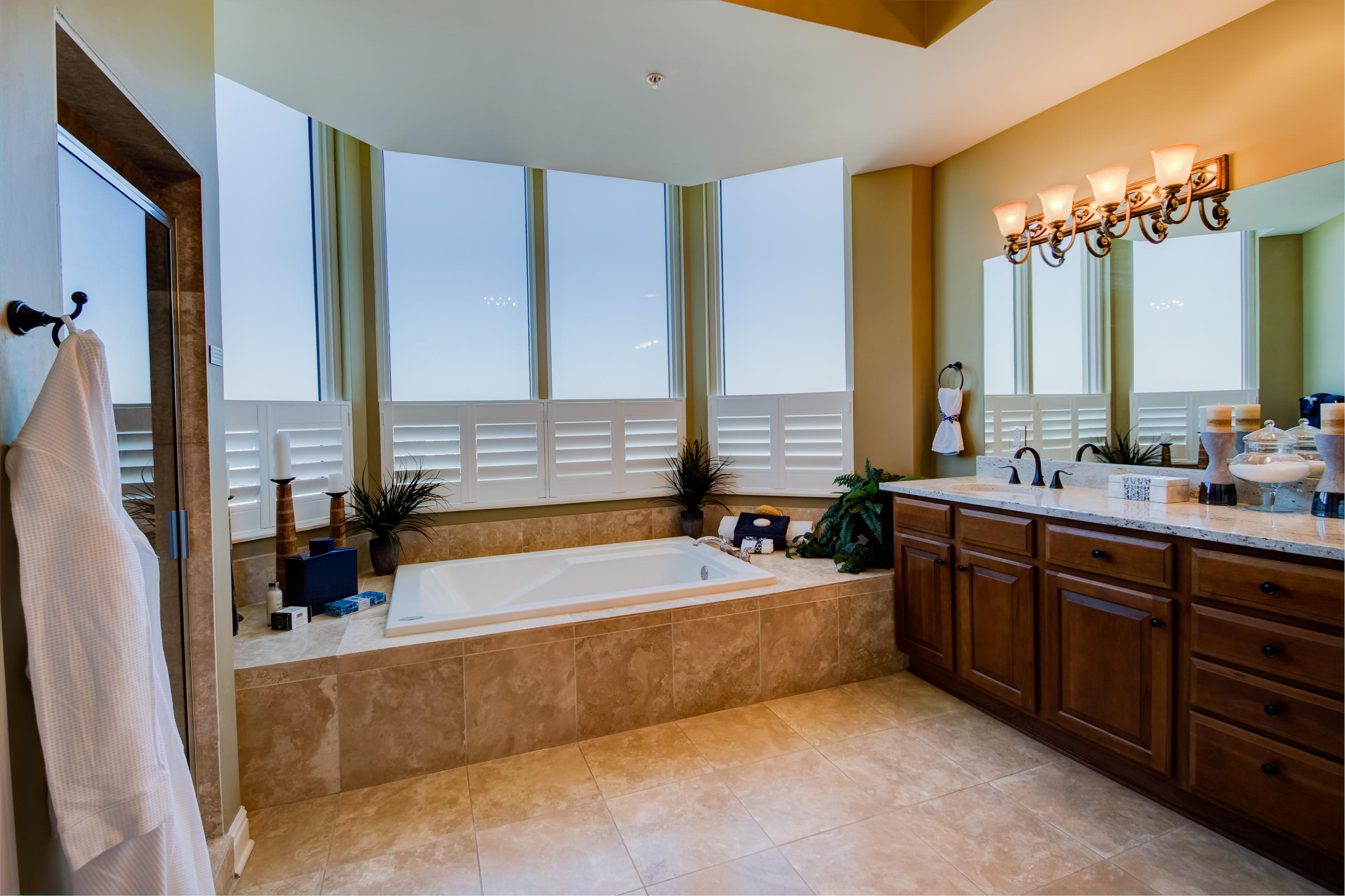 SILVER BEACH TOWERS - Residential
