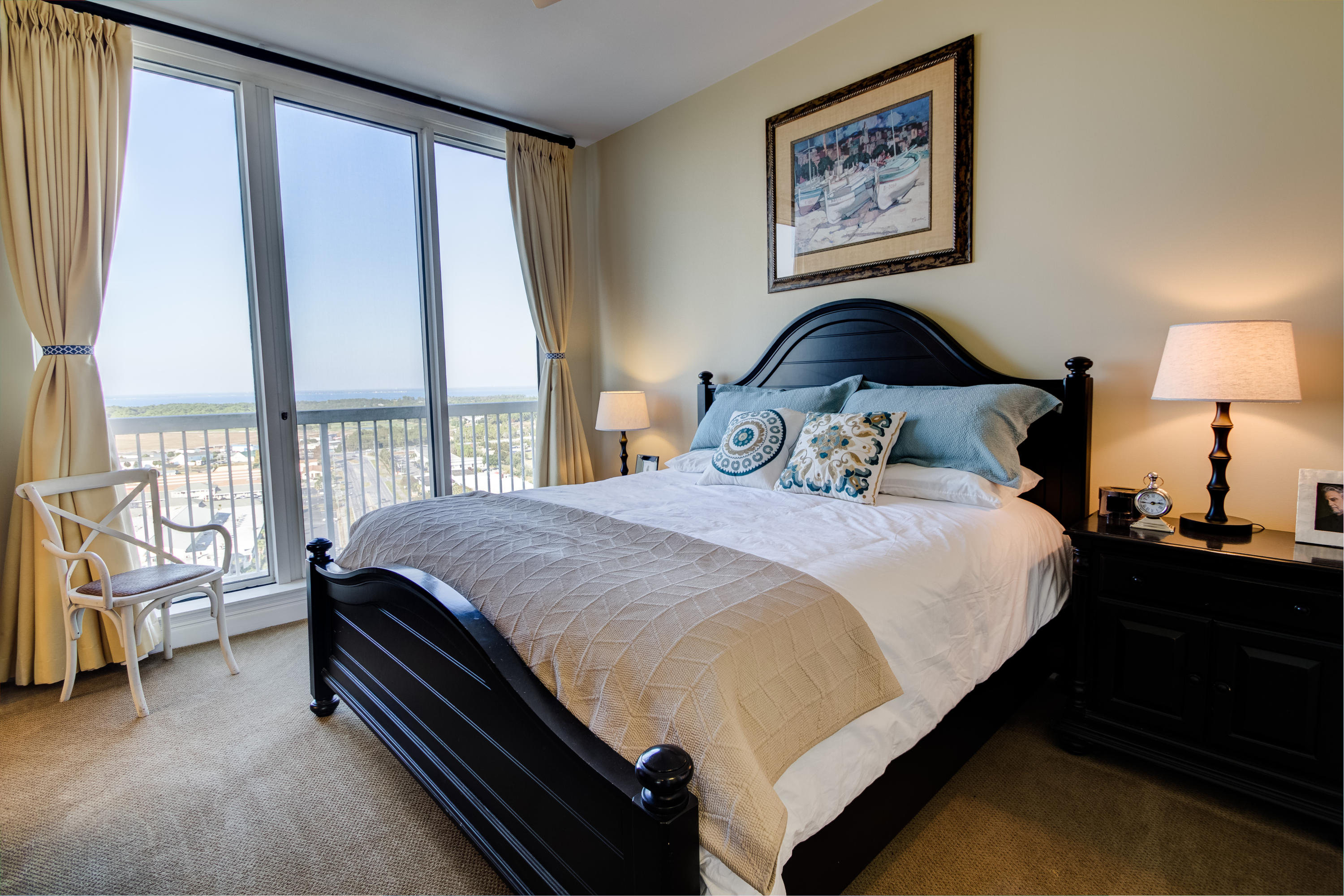 SILVER BEACH TOWERS - Residential