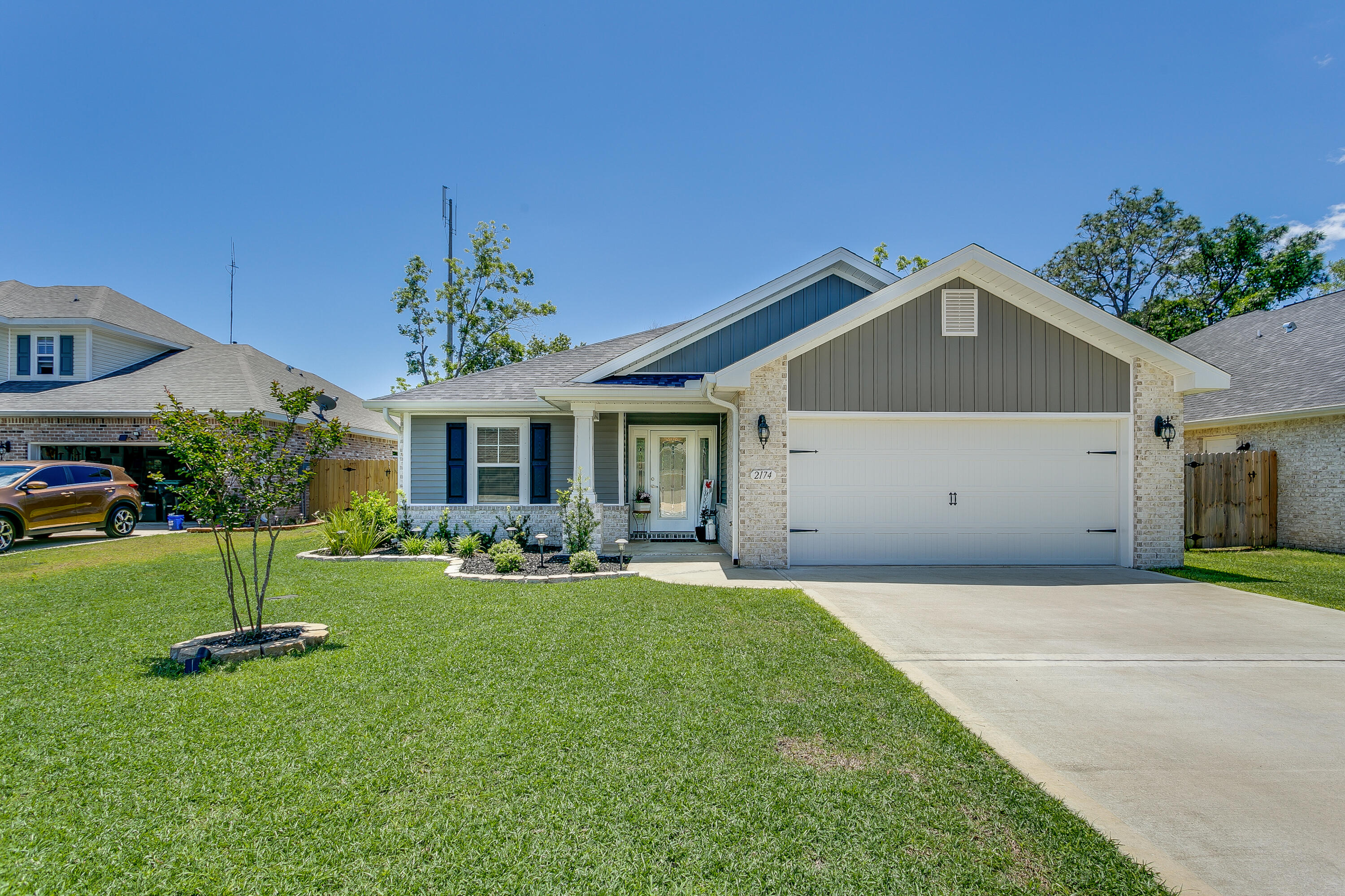 * LOCATED MINUTES TO EGLIN & HURLBURT AFB * THE OSPREY KEY FEATURES 3 BEDROOMS WITH A 4TH-FLEX & 2/ BATHS - OPEN FLOOR PLAN WITH TILE THROUGHOUT THE HOME EXCEPT FOR BEDROOMS * TALL 9 FT CEILINGS, MASTER BEDROOM HAS SIGNATURE WALK IN TILE SHOWER IN MASTER BATH * GRANITE COUNTER TOPS THROUGH OUT *