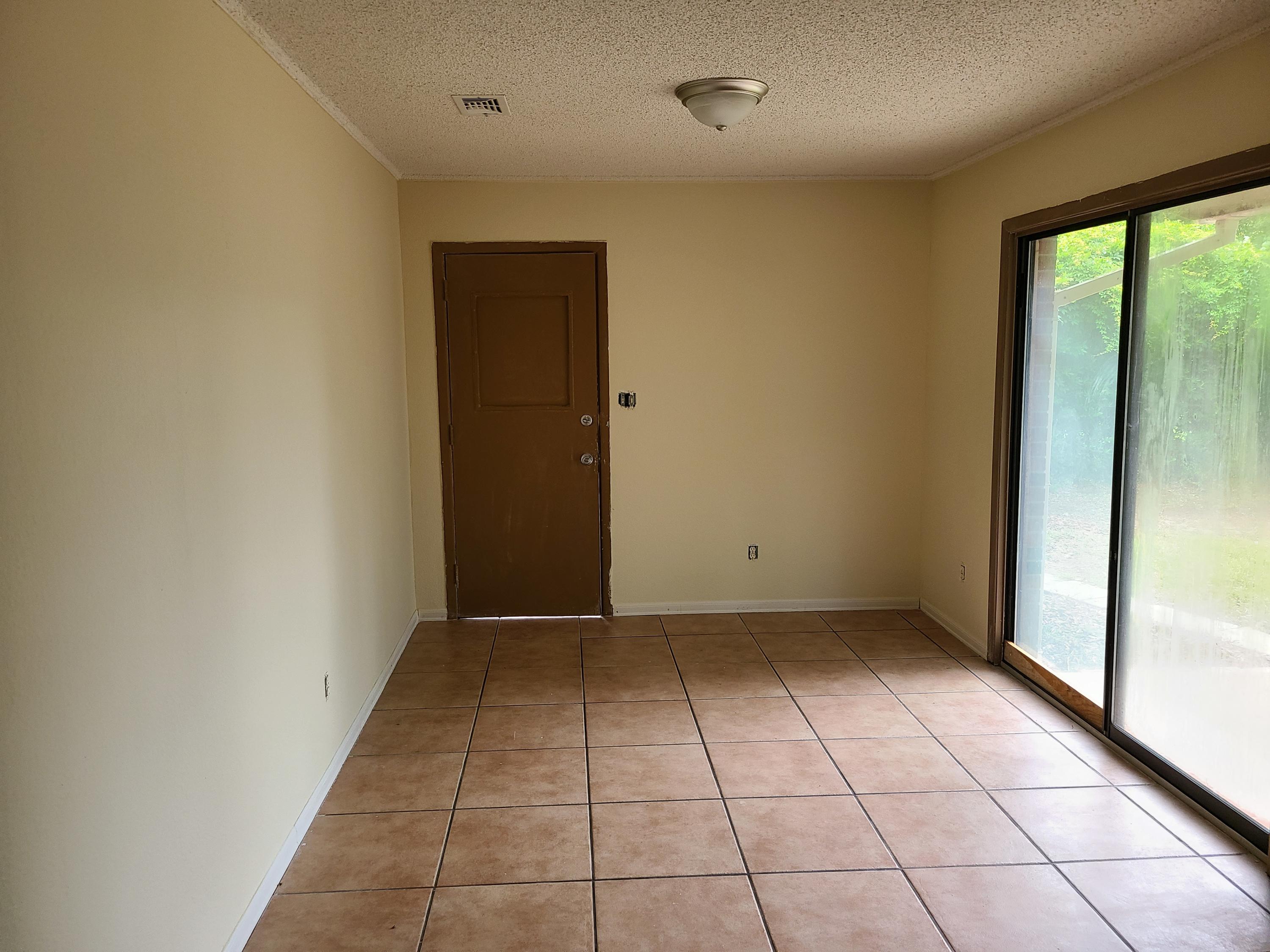 CHOCTAWMAR S/D 1ST ADD LOT 12 - Residential