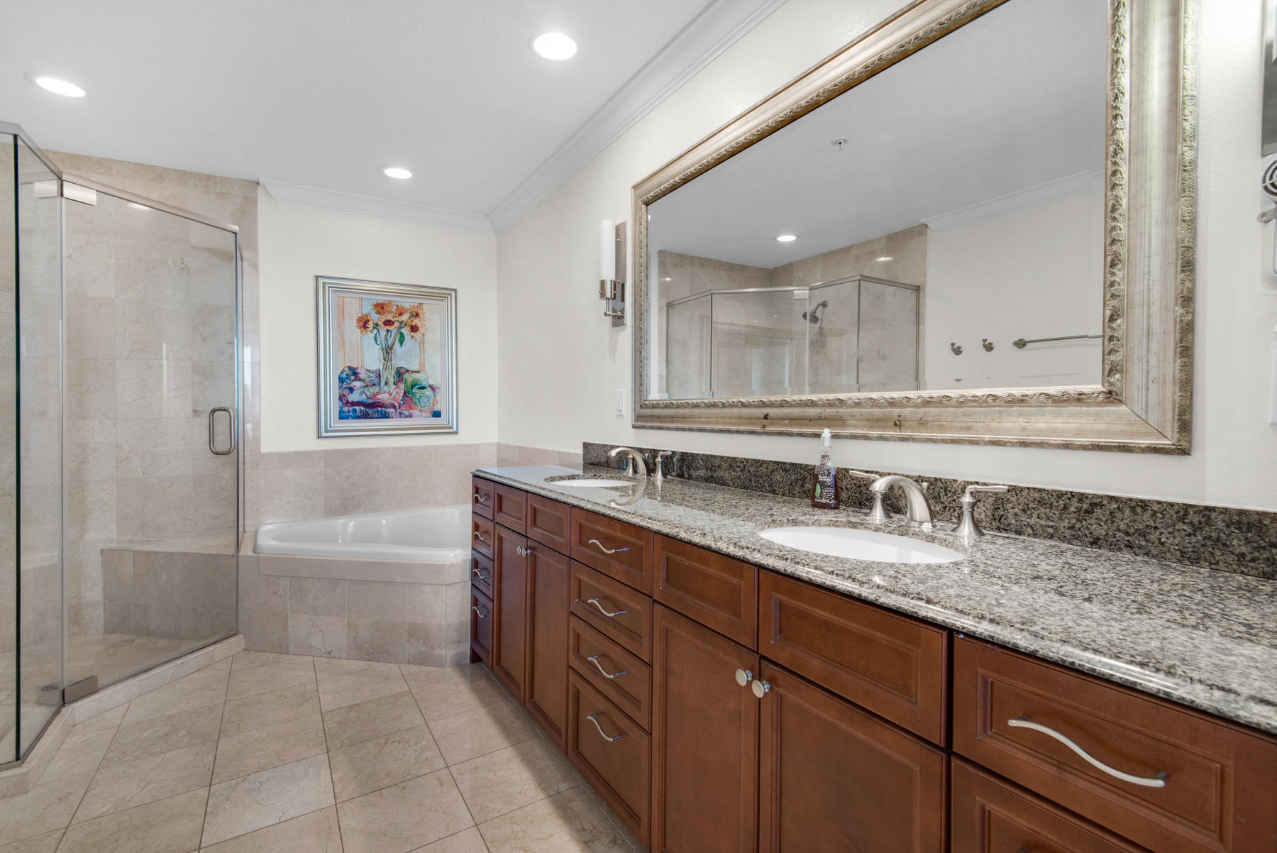 EMERALD GRANDE - Residential