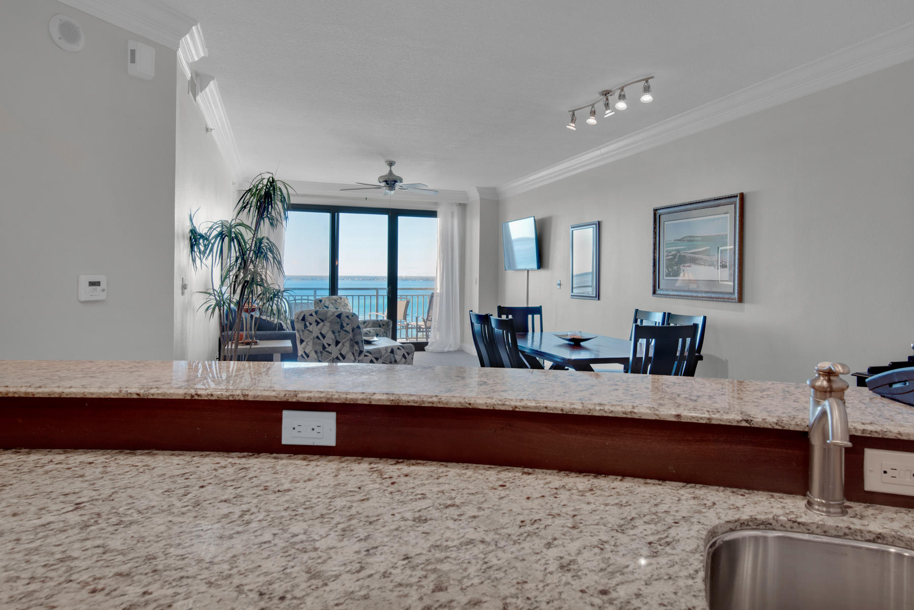 EMERALD GRANDE - Residential