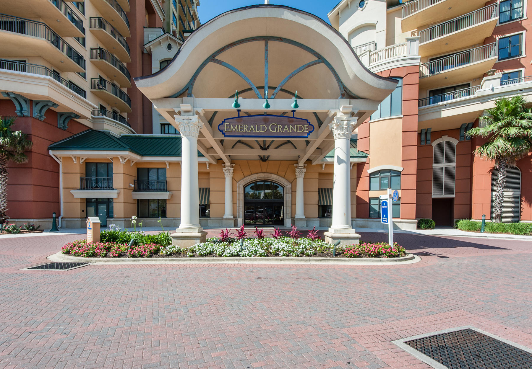 EMERALD GRANDE - Residential