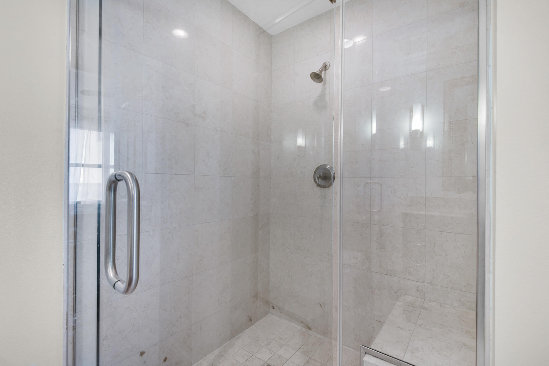 EMERALD GRANDE - Residential