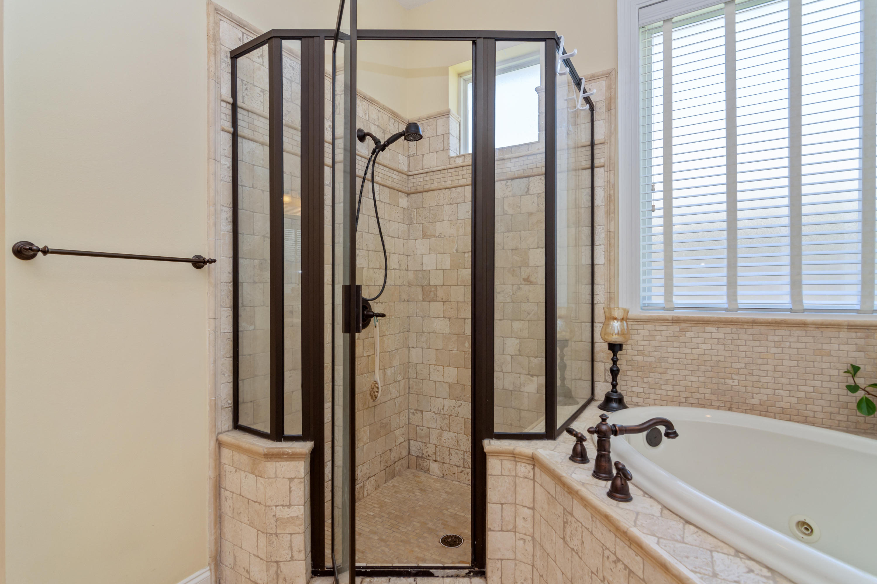 CLAIRES VINEYARD - Residential