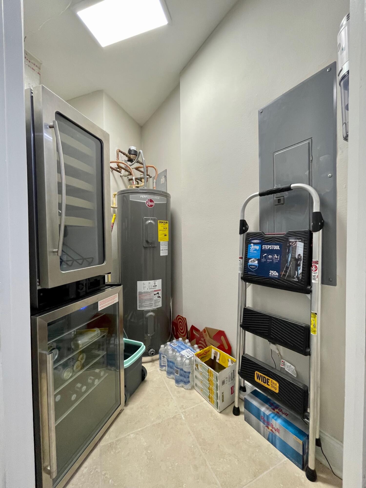 SIDES MORENO POINT WEST - Residential