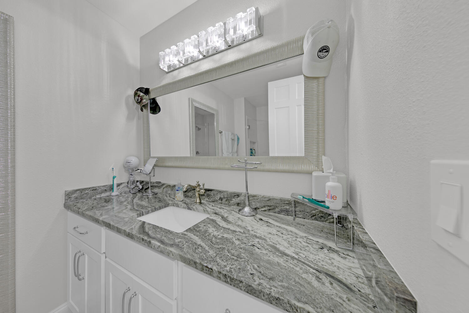 SIDES MORENO POINT WEST - Residential