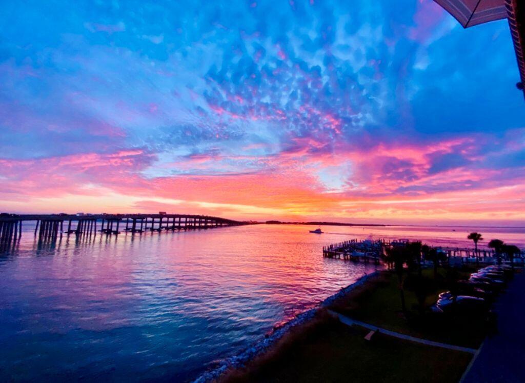 SIDES MORENO POINT WEST - Residential