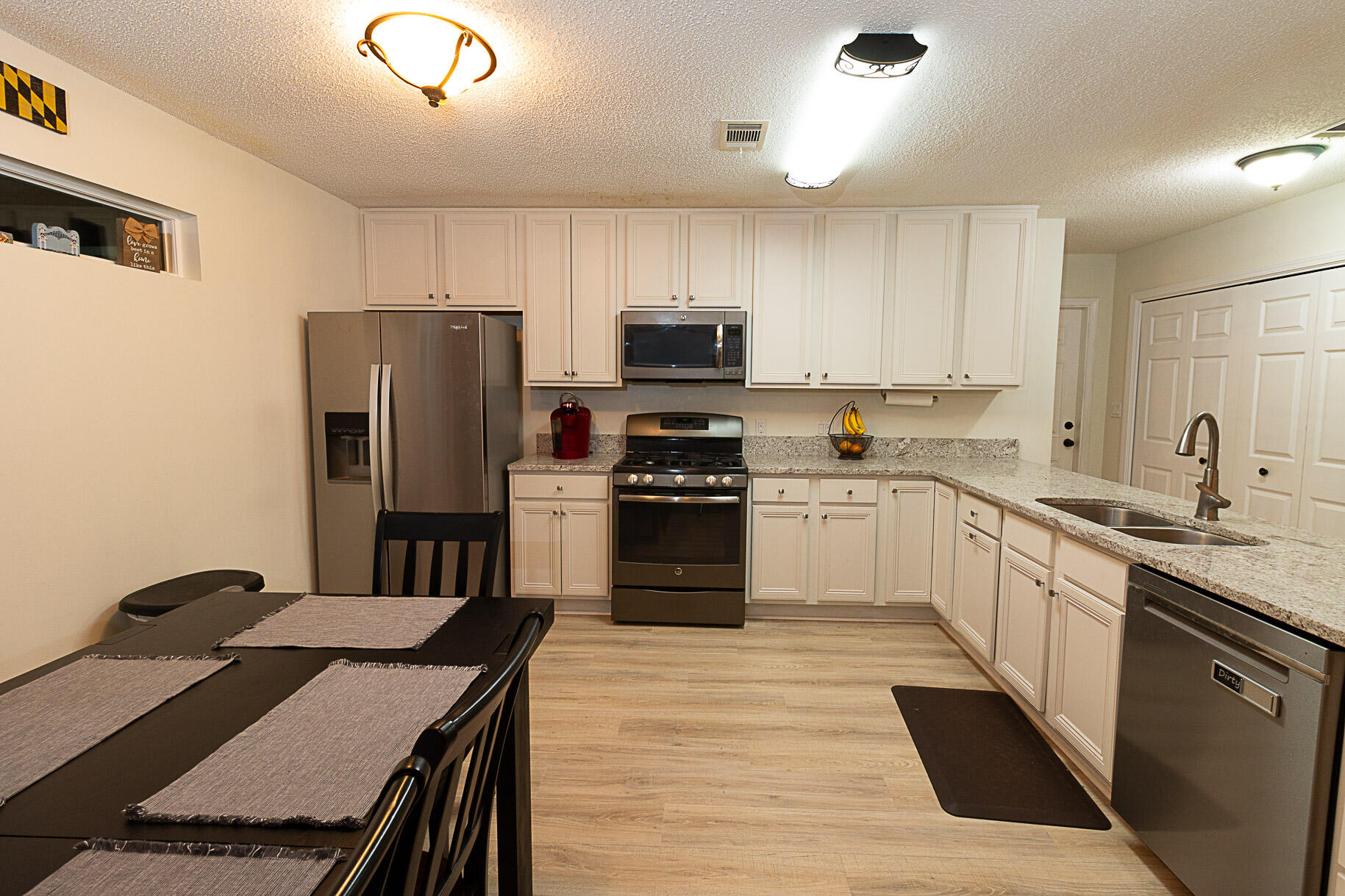 COLLEGE OAKS - Residential