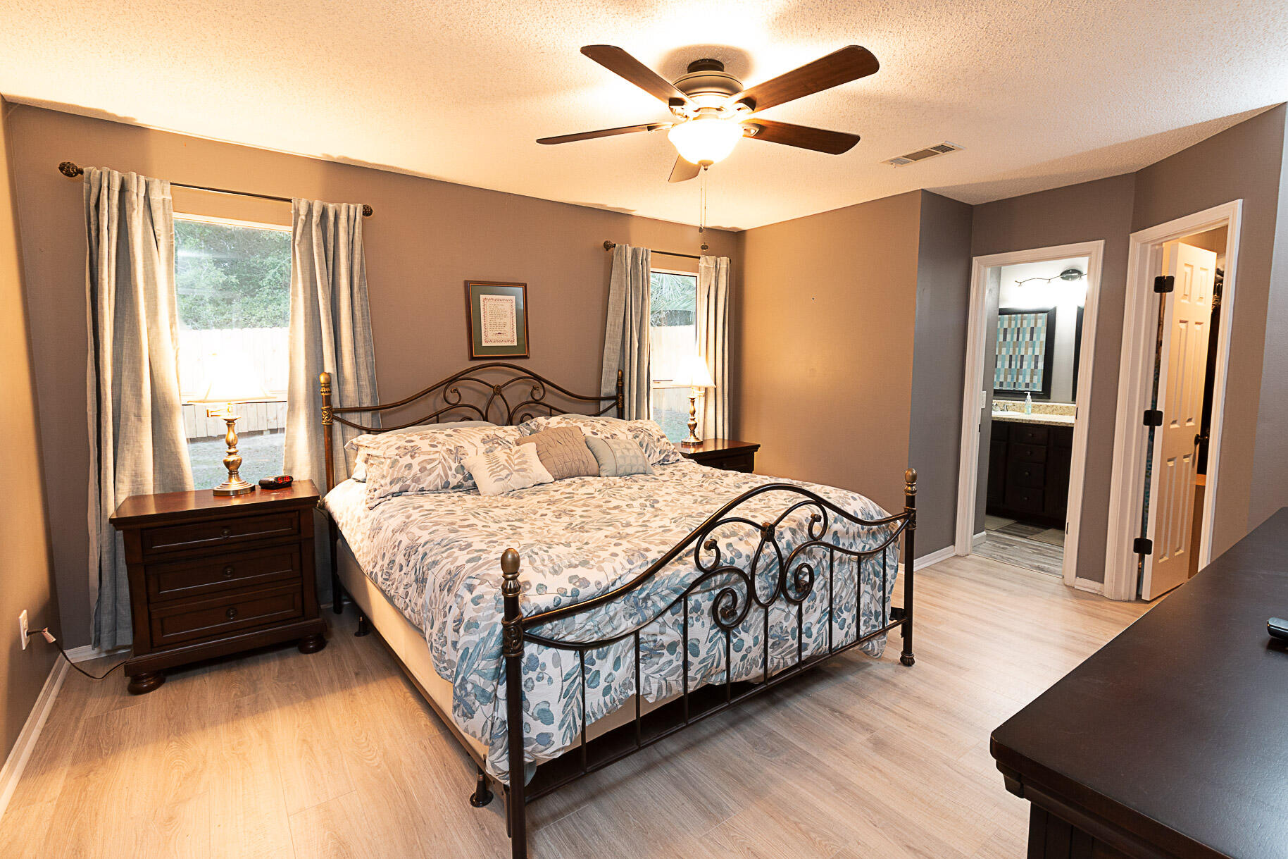 COLLEGE OAKS - Residential