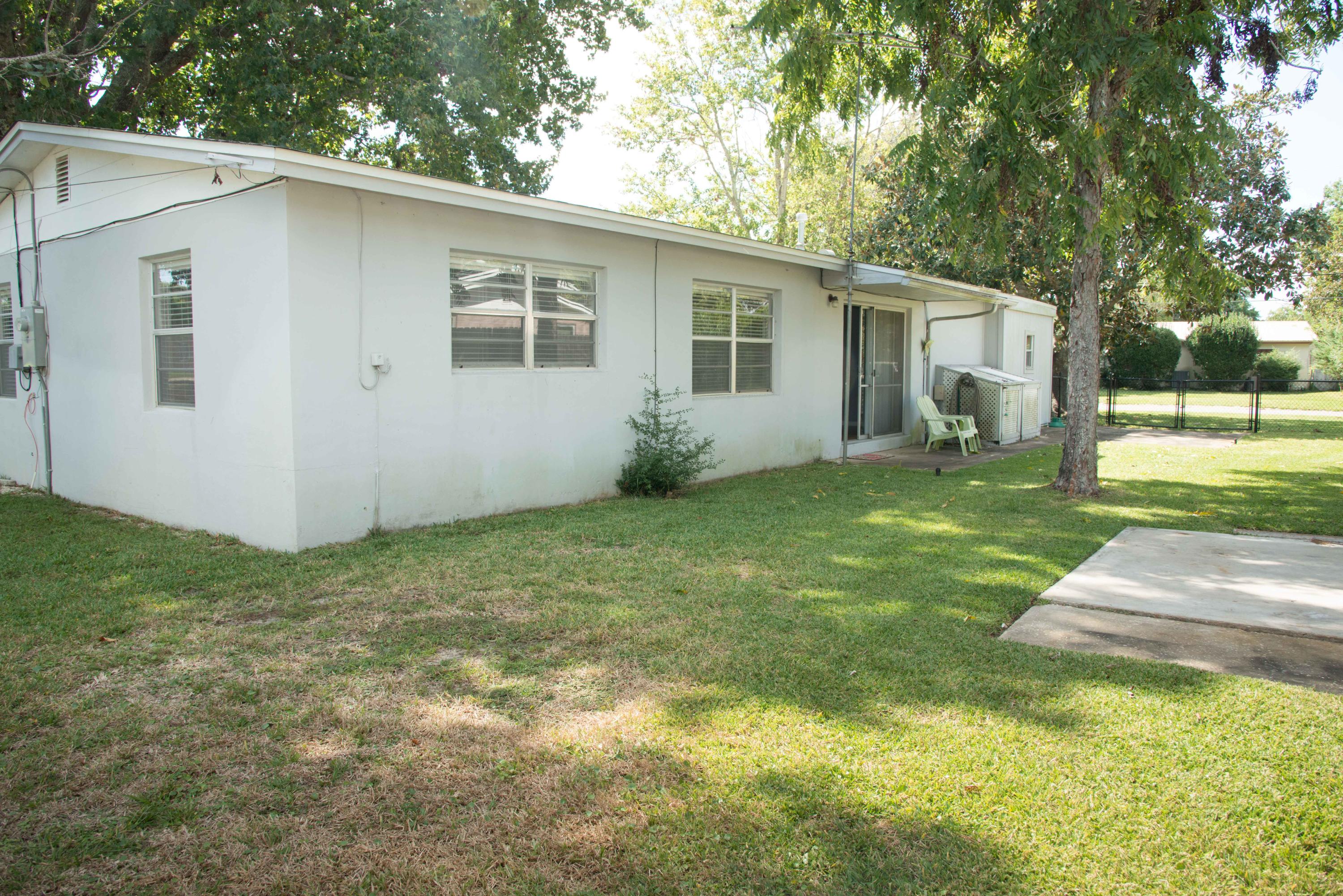 OAK TREE PARK - Residential Lease