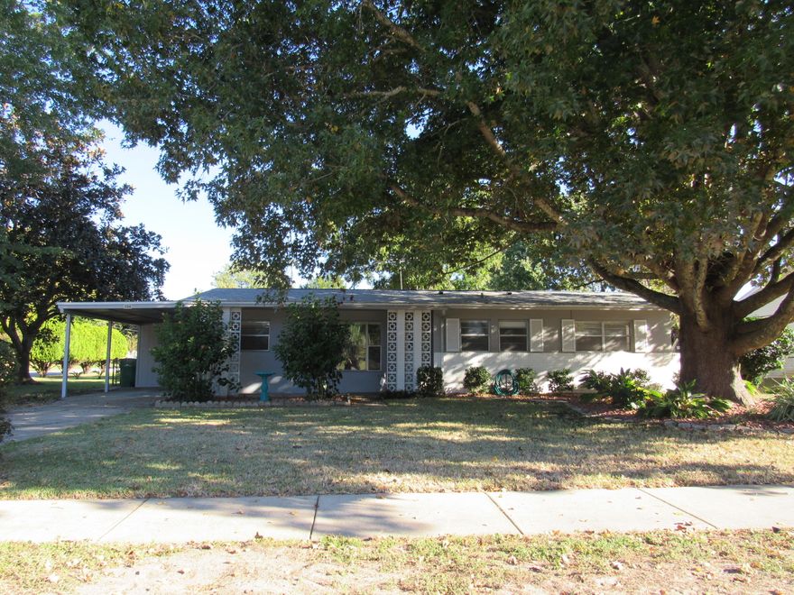 This home is just minutes from Hurlburt Field! Open floor plan. Back yard fenced. Small pet may be considered with approval by owner with payment of a non-refundable pet fee. No smoking inside home or garage. Electric, gas and County water needed for this home. Lawn care and pest control will be provided by owner.