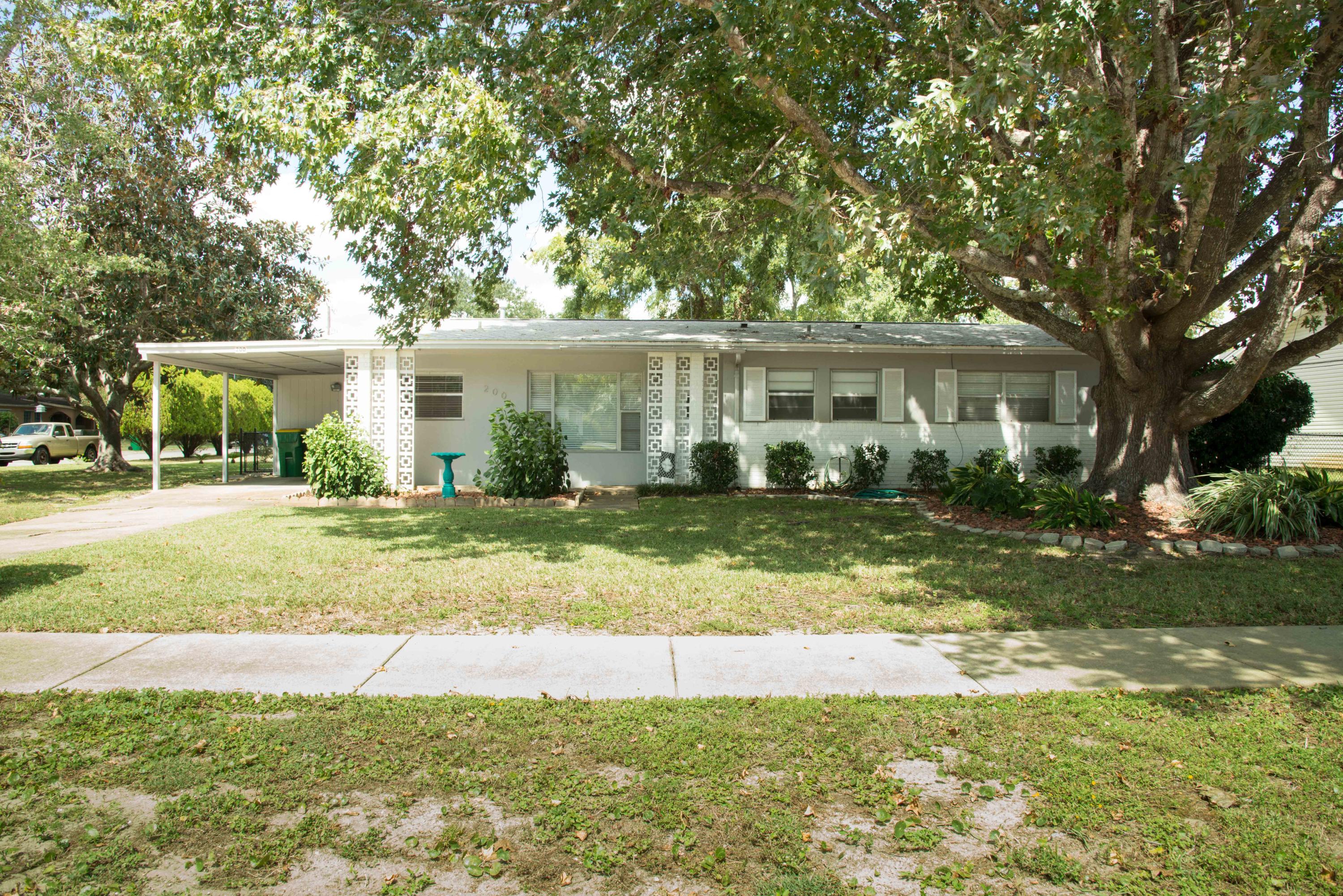 OAK TREE PARK - Residential Lease