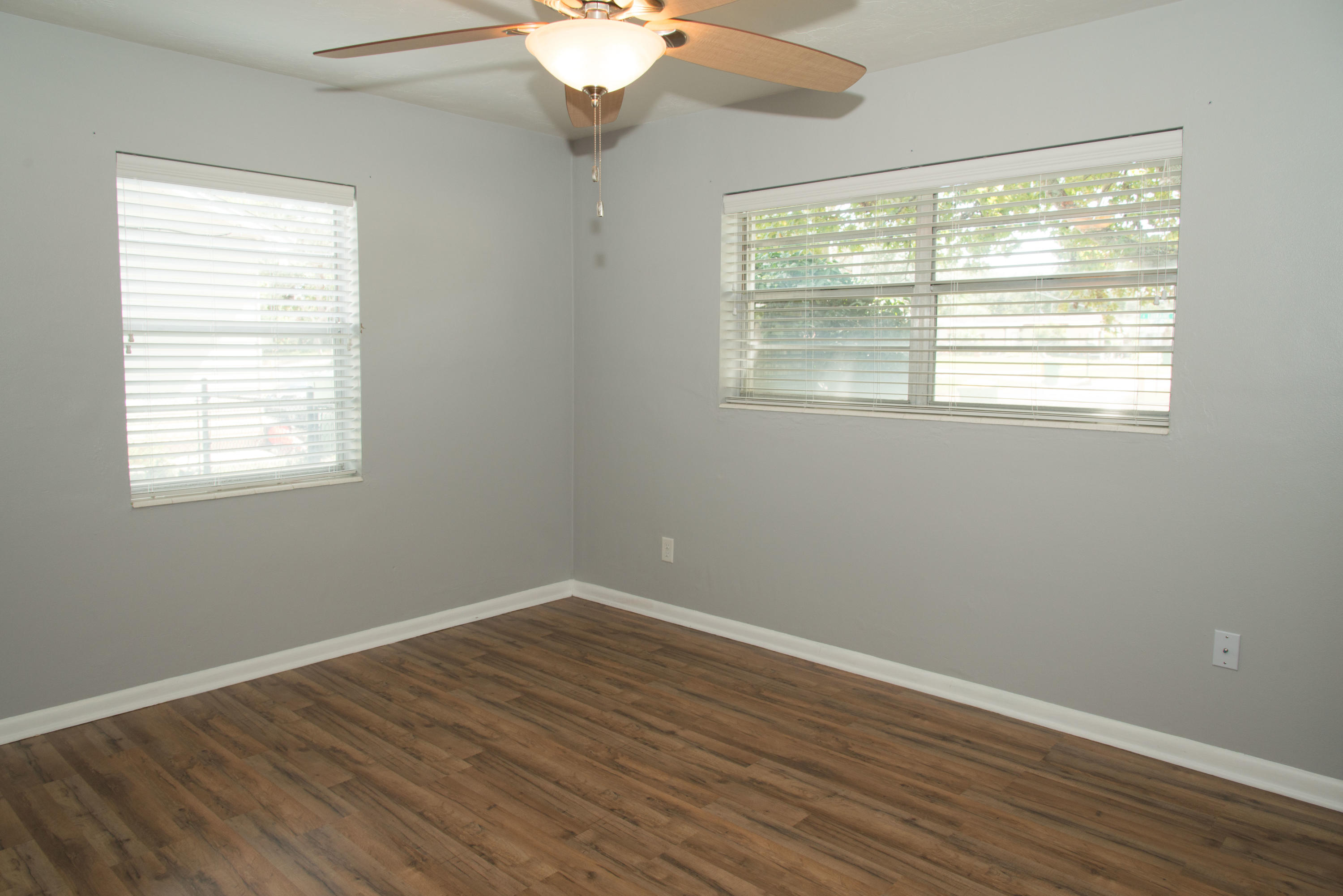 OAK TREE PARK - Residential Lease