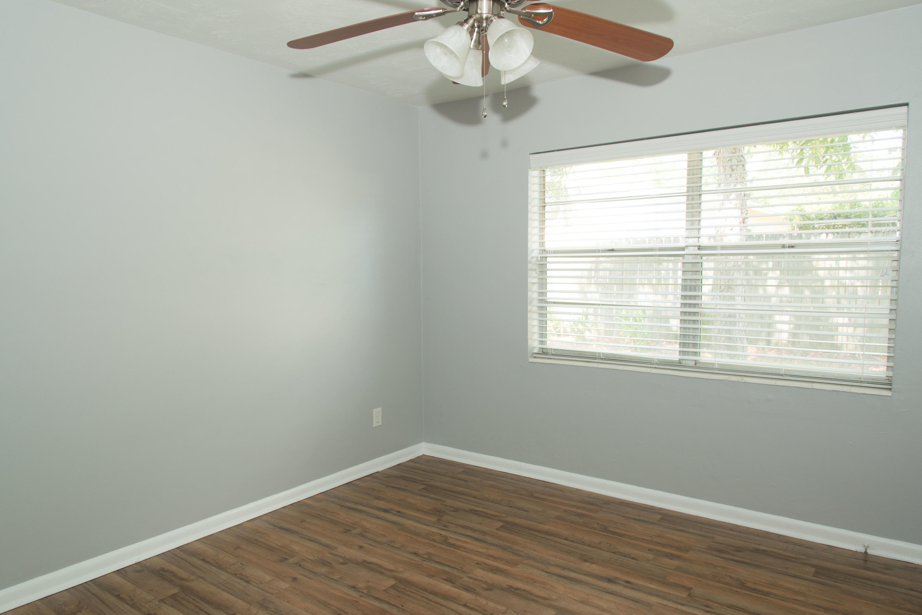 OAK TREE PARK - Residential Lease