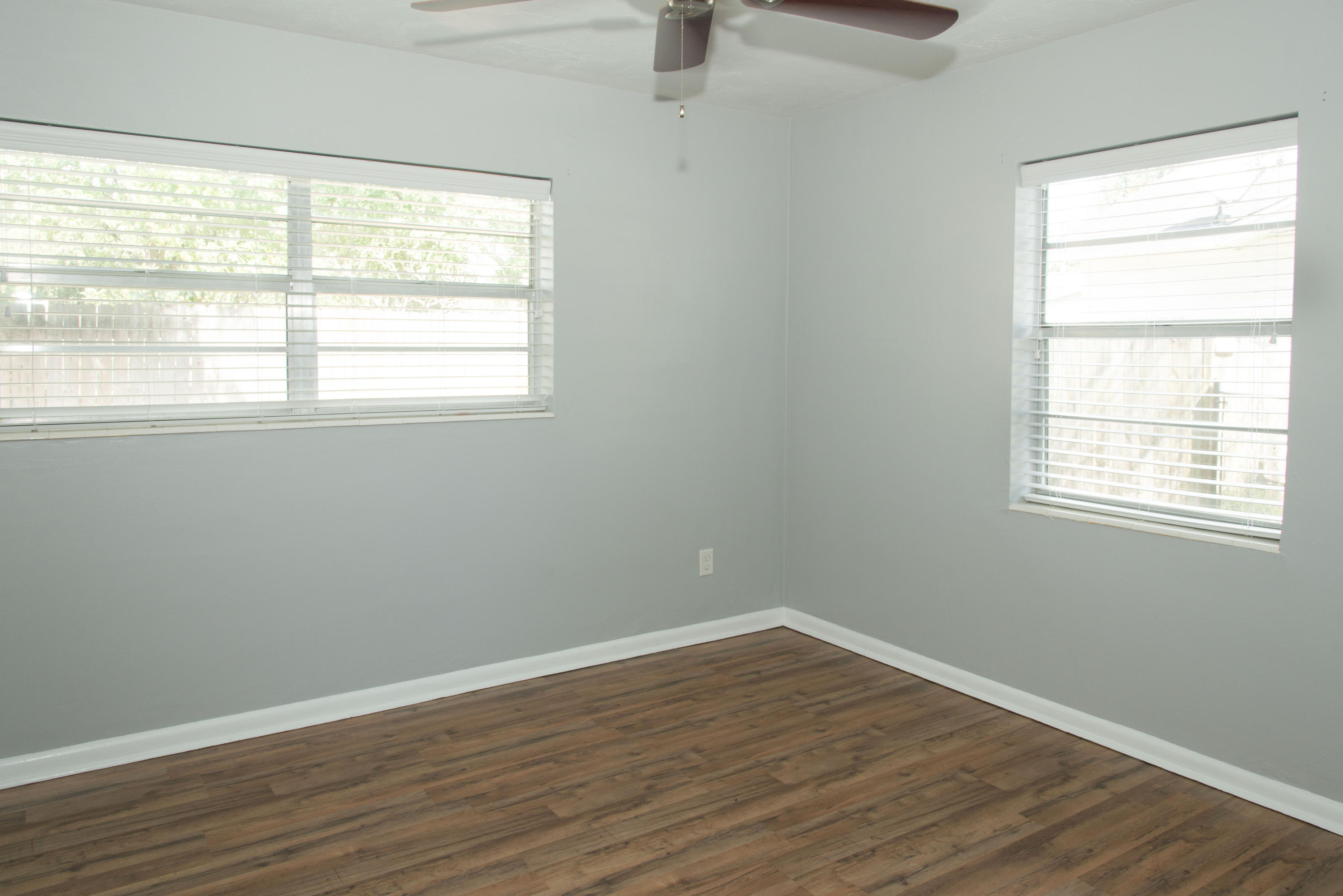 OAK TREE PARK - Residential Lease