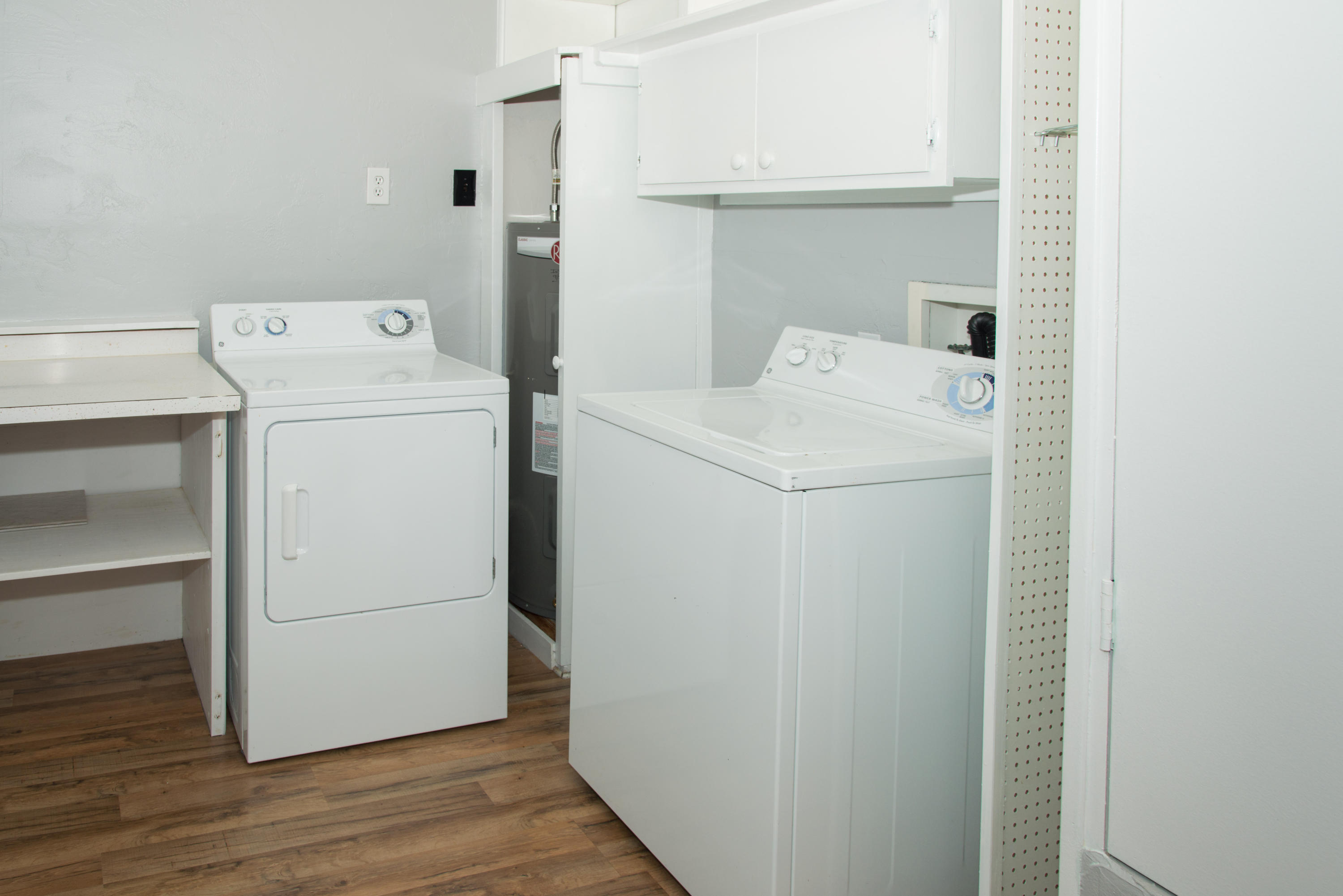 OAK TREE PARK - Residential Lease