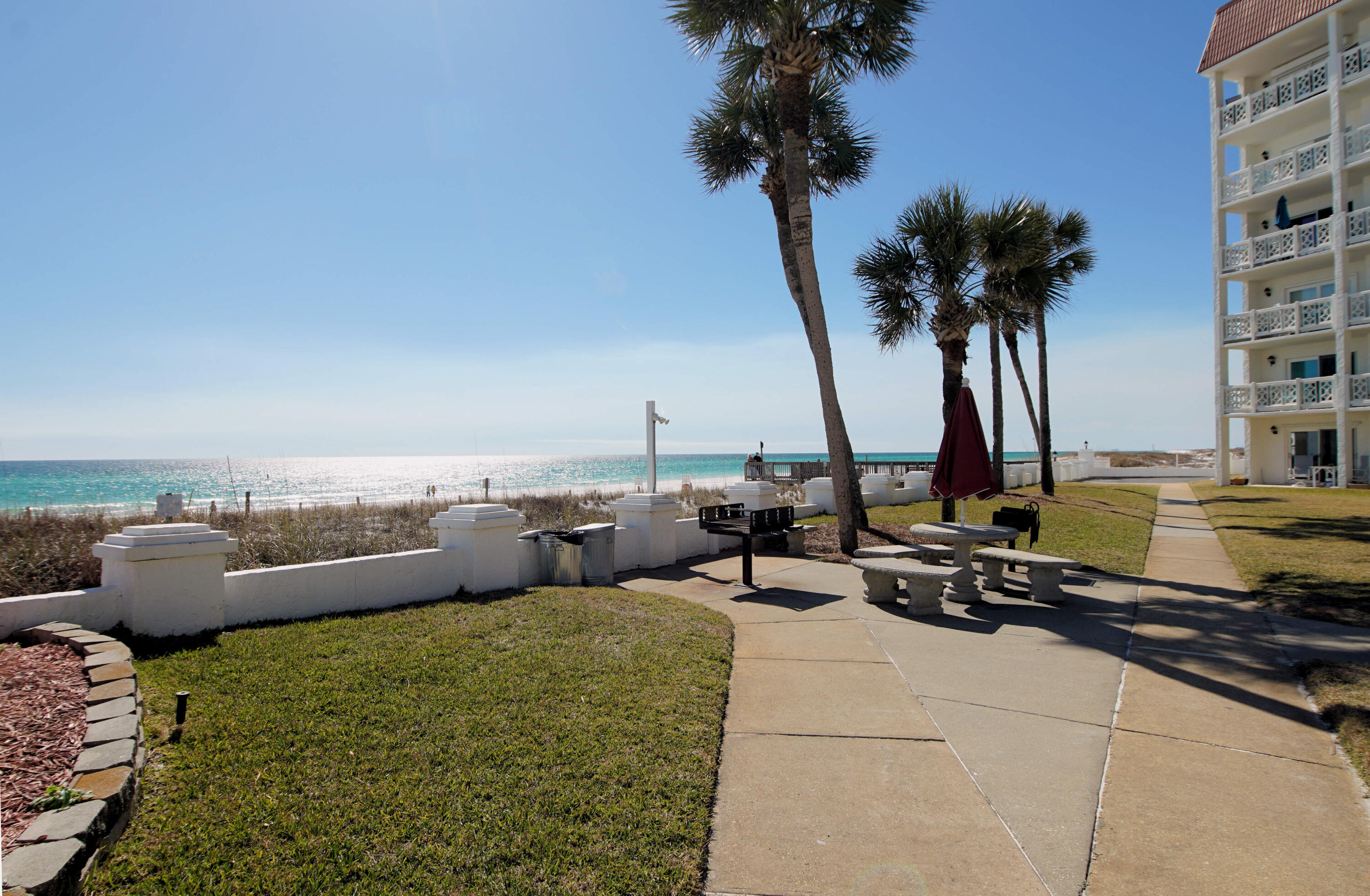 El MAtador Condominiums - Residential