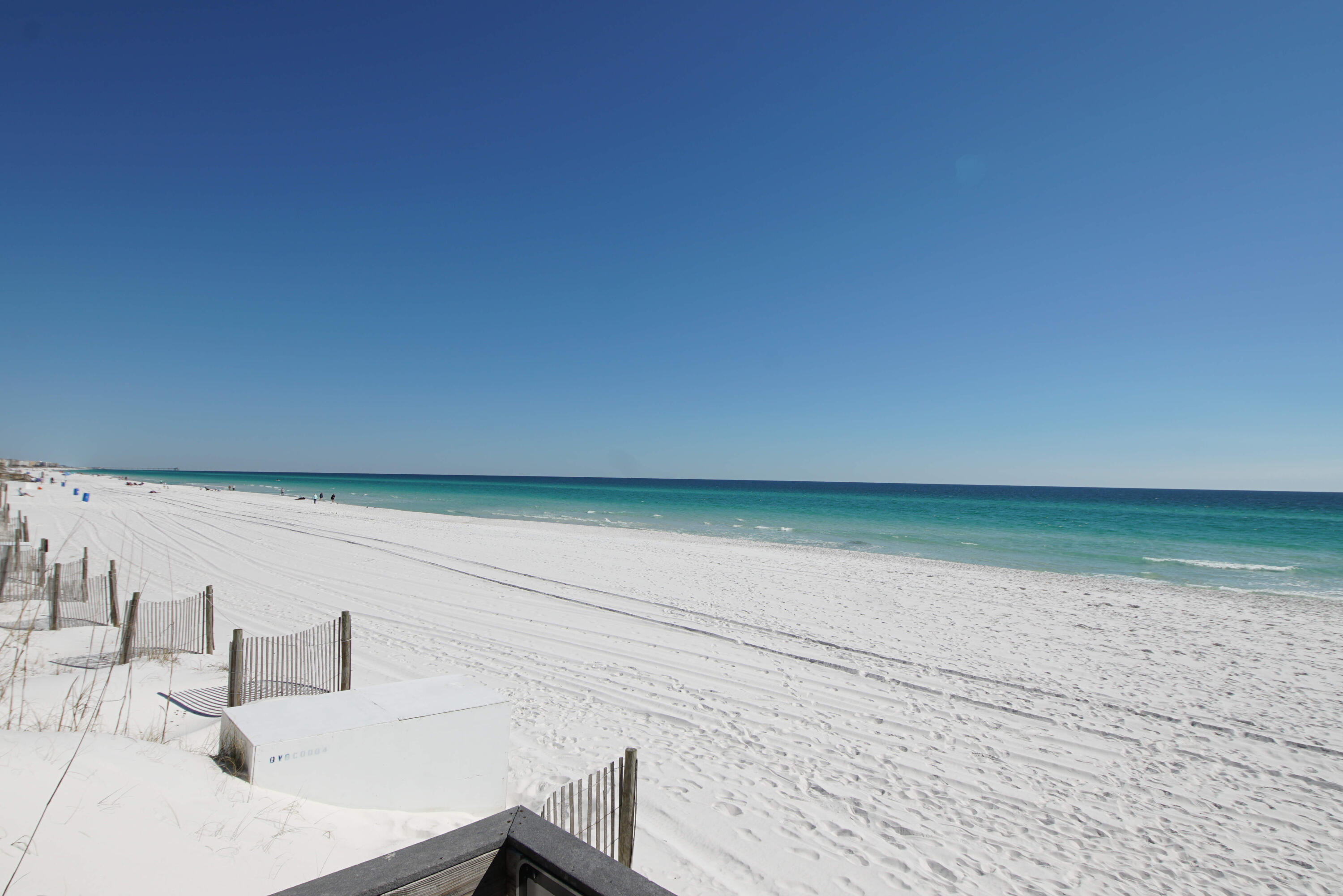 El MAtador Condominiums - Residential