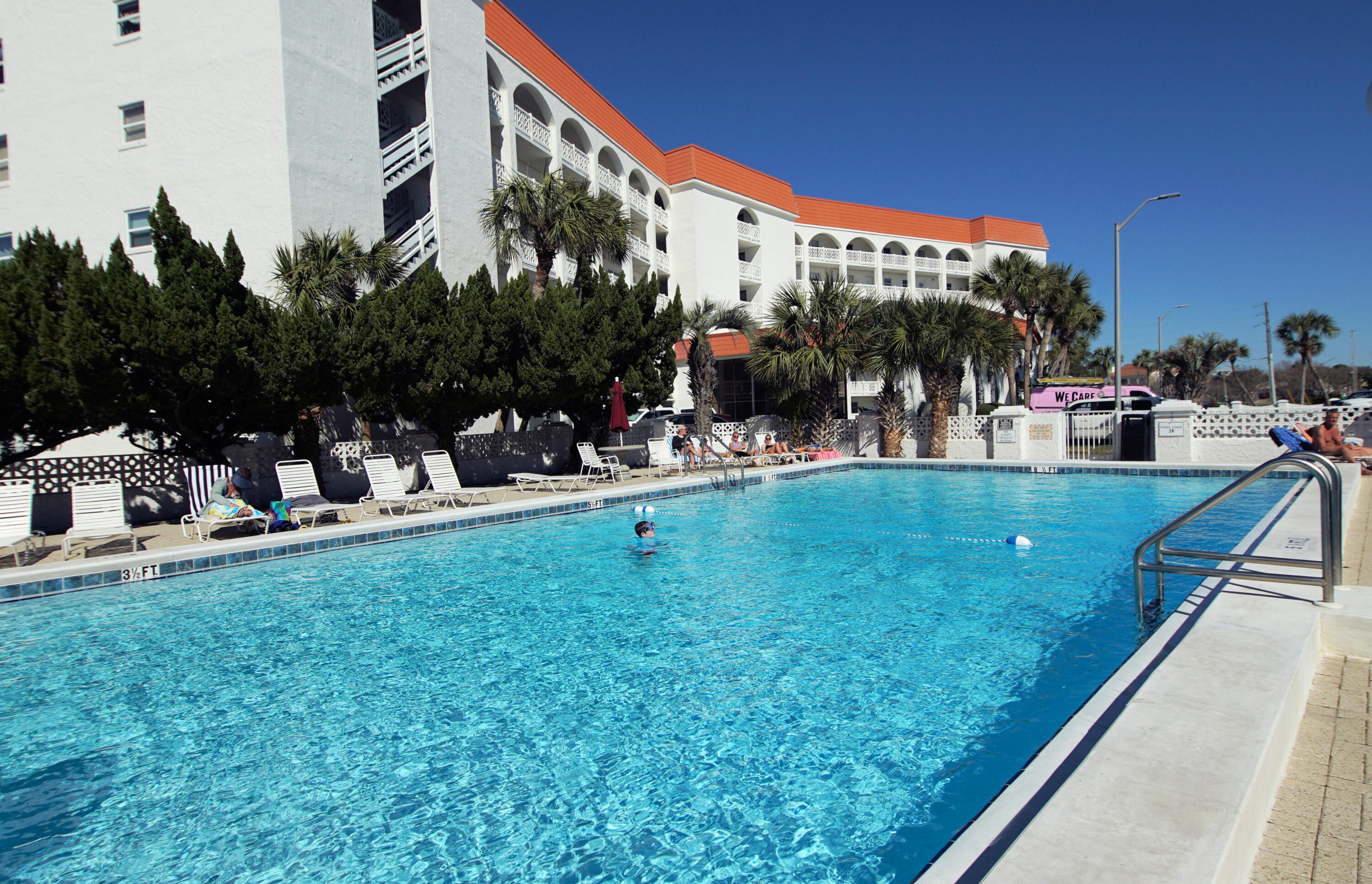 El MAtador Condominiums - Residential