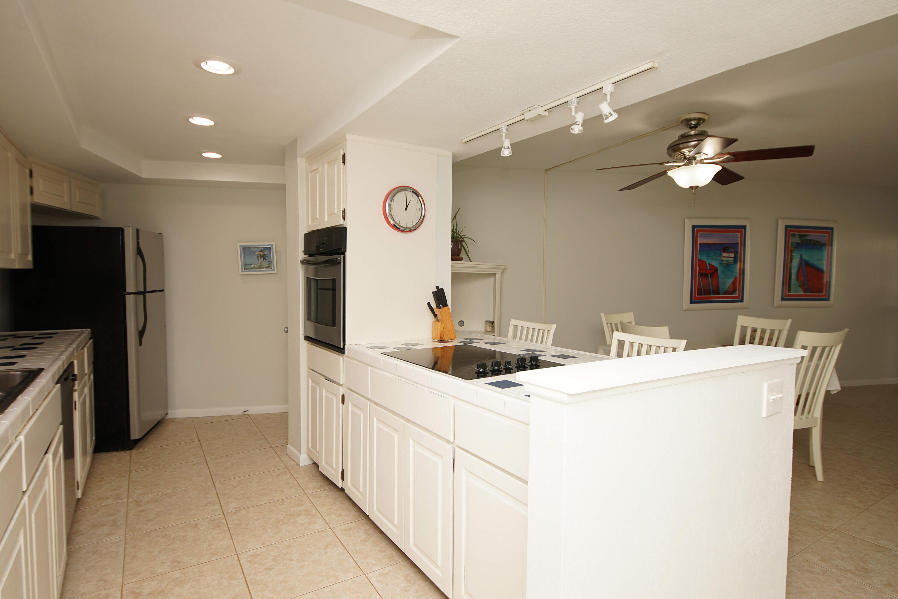 El MAtador Condominiums - Residential