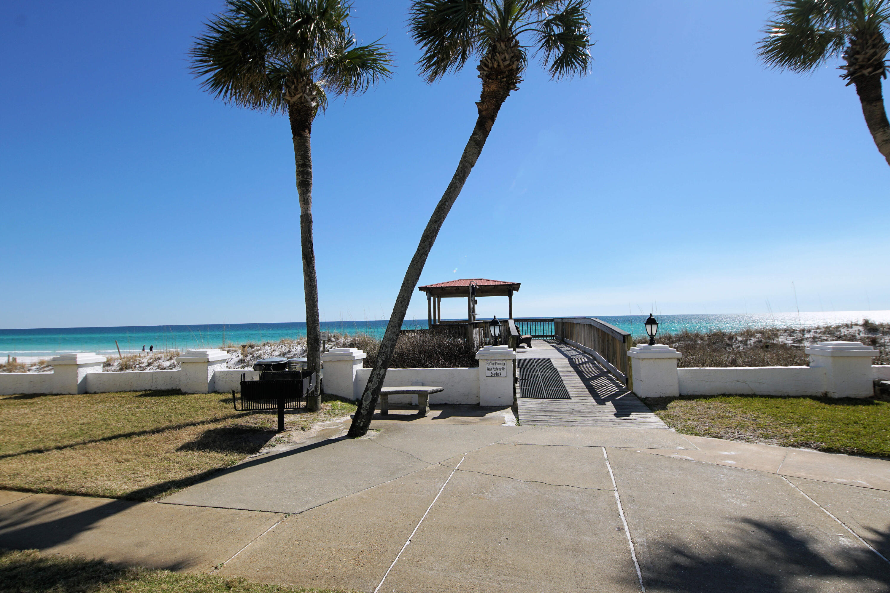 El MAtador Condominiums - Residential