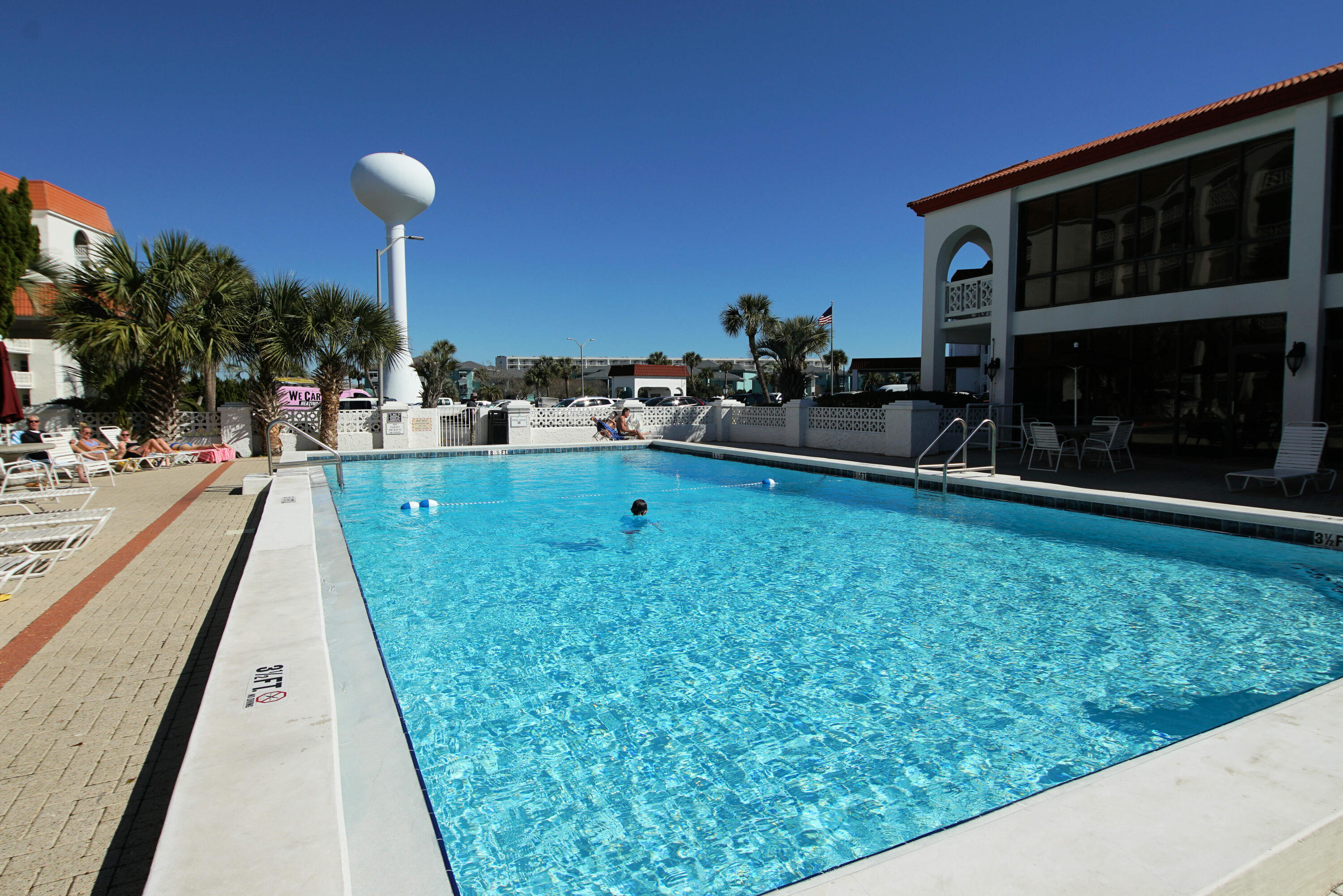 El MAtador Condominiums - Residential