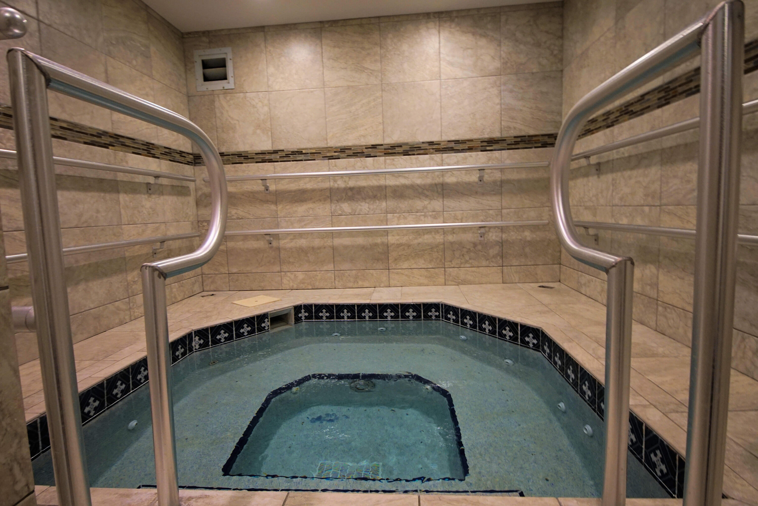 El MAtador Condominiums - Residential