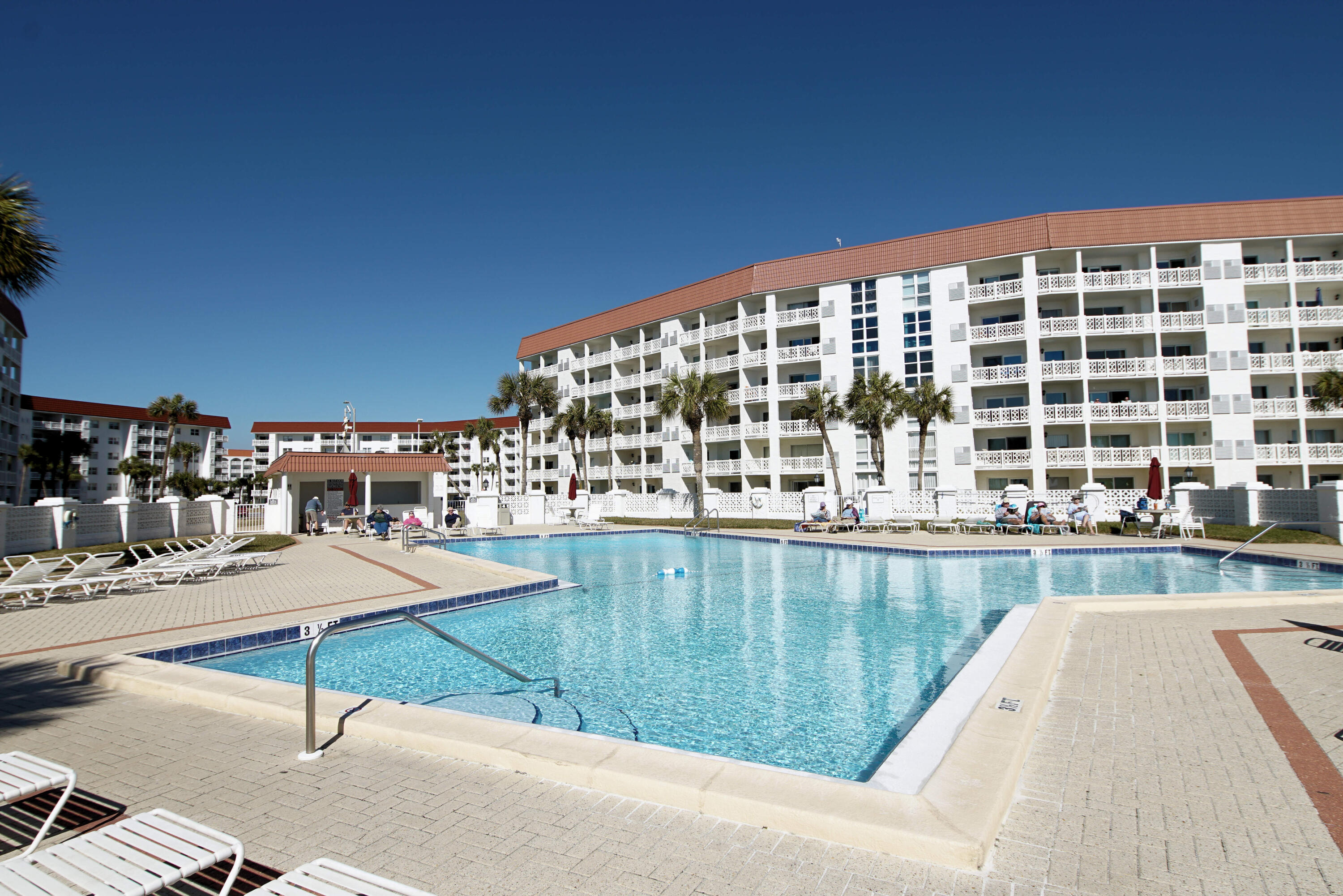 El MAtador Condominiums - Residential