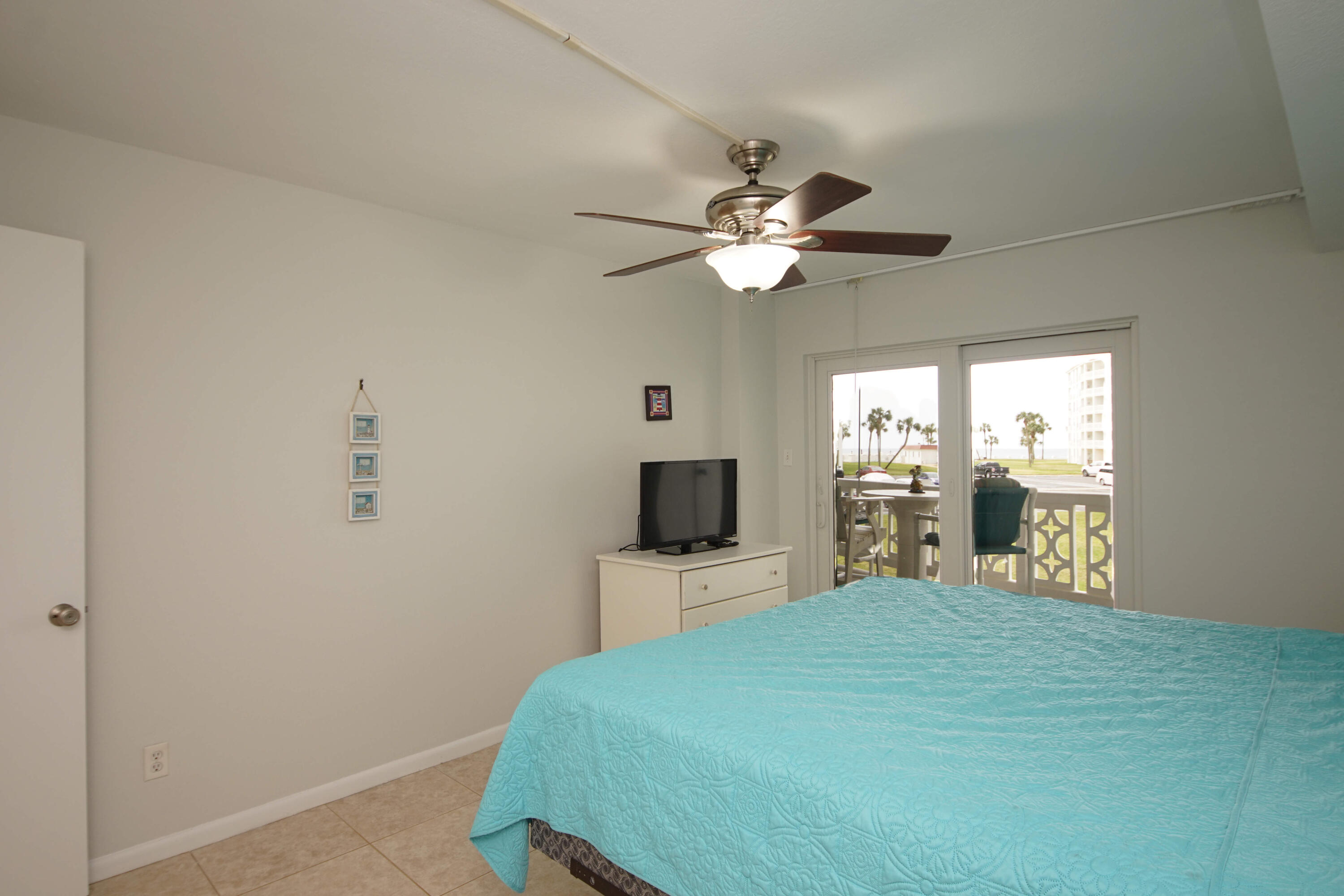 El MAtador Condominiums - Residential